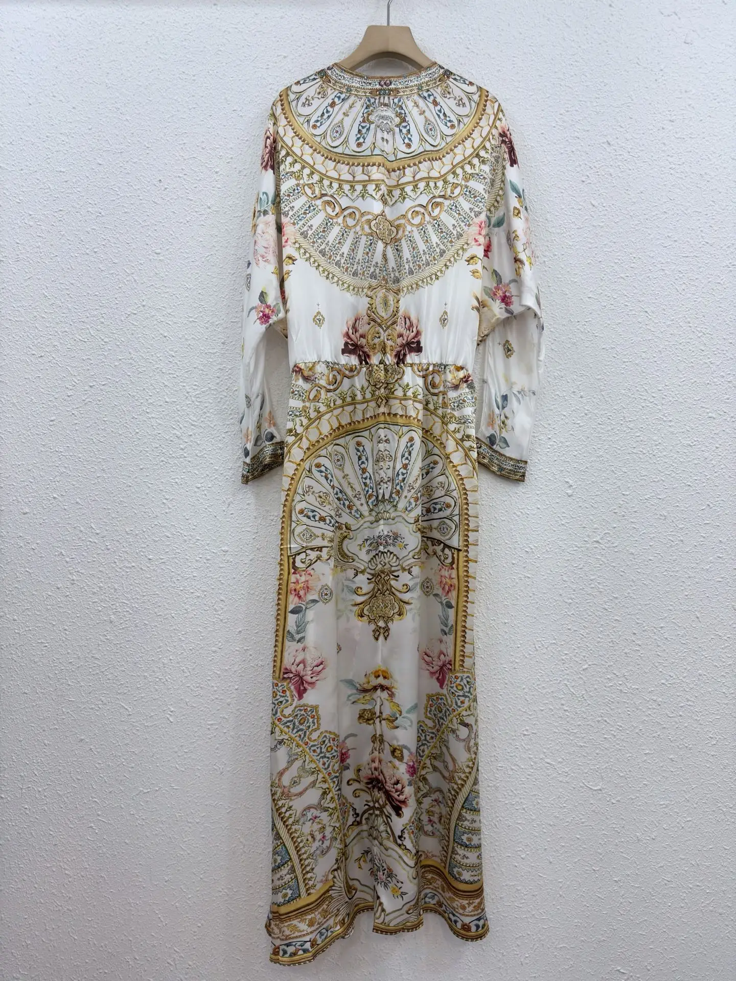 Abito lungo con stampa floreale bianca in vera seta al 100% Abito Boho da donna a maniche lunghe con scollo a V e parte anteriore intrecciata