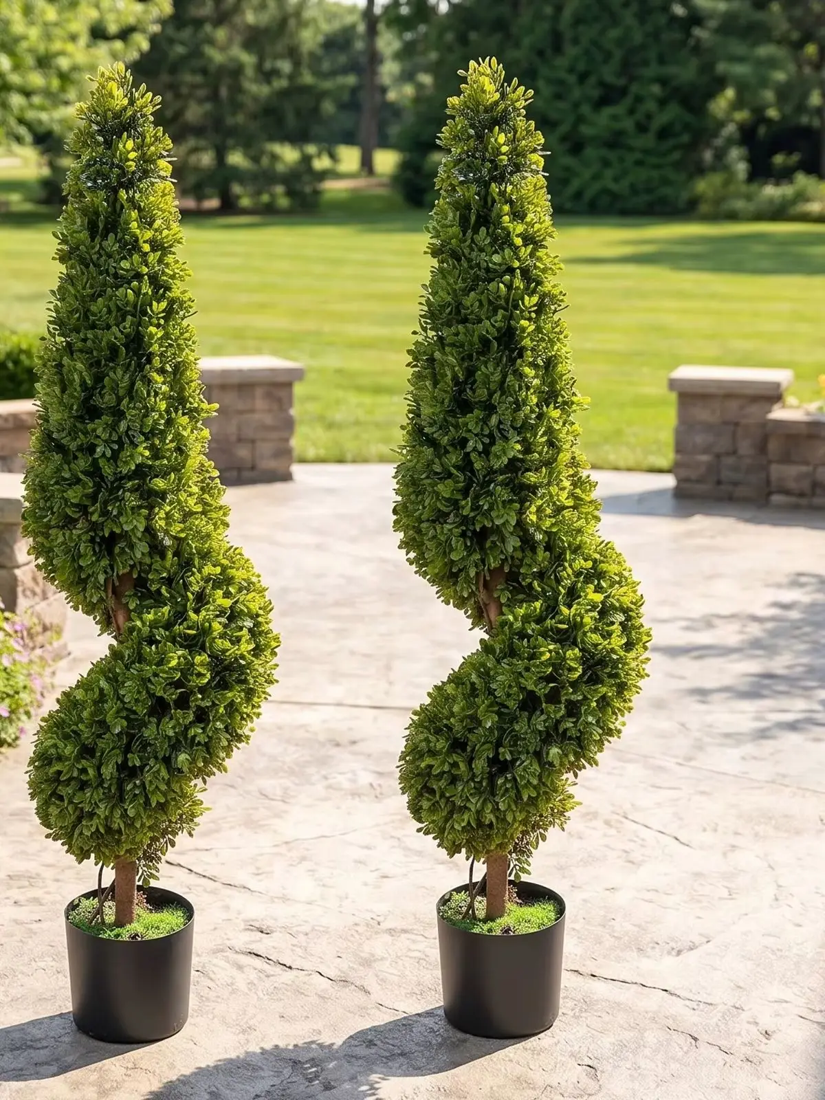 Künstliche Buchsbaum-Spiral-Topiary-Bäume mit schwarzem Topf, realistische Kunstpflanzen für drinnen/draußen, dekoratives Grün für Zuhause, Büro, Wohnzimmer, Veranda, Terrasse.