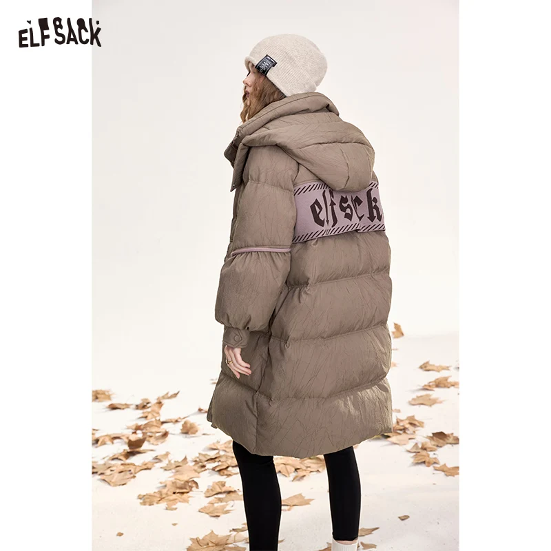 ELFSACK 2024 Winter New Arrivals Retro coffee color mid-length hooded down jacket for women warm coat with letter patch on the b