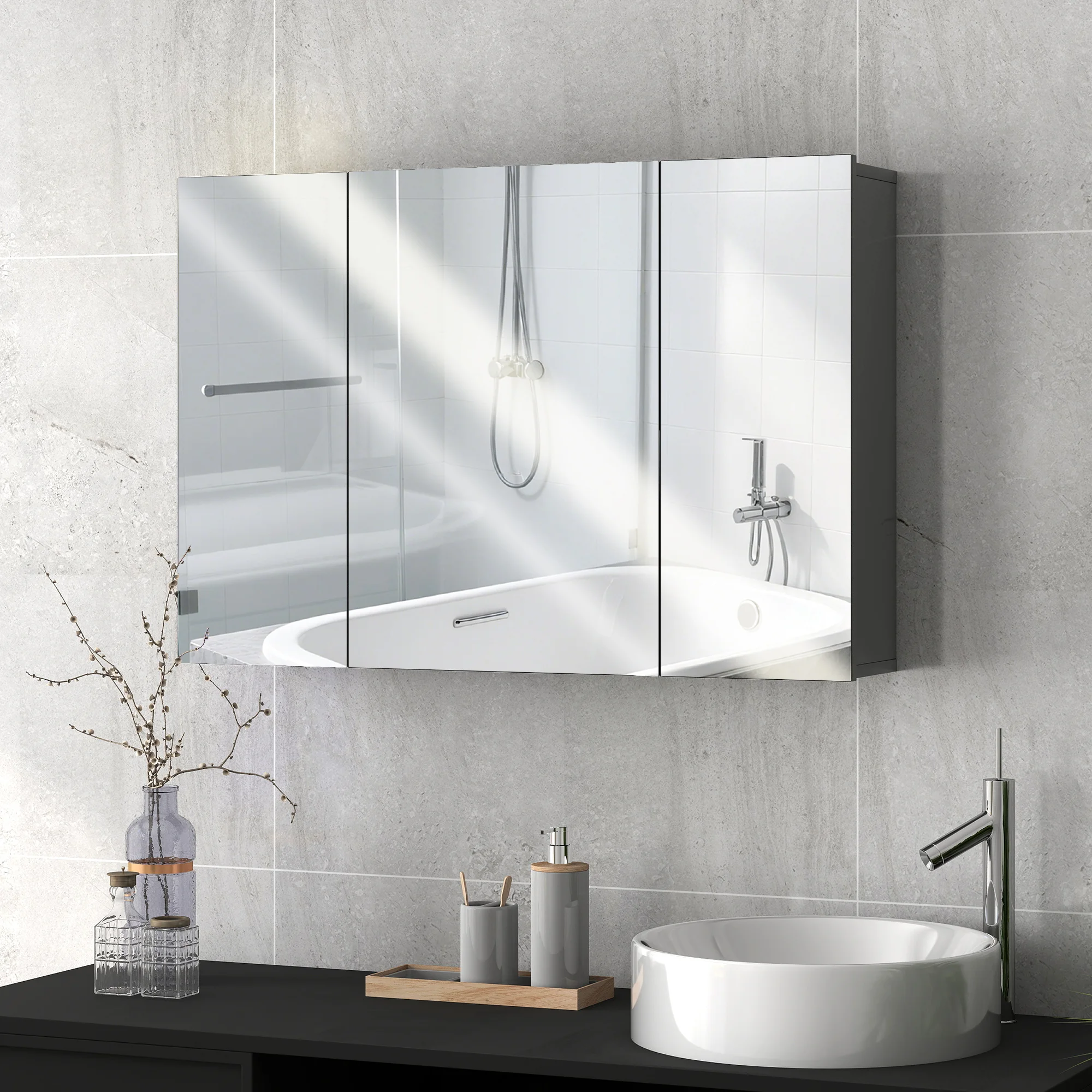 Wandmontierter Badezimmerspiegelschrank aus grauem MDF mit dreifach verspiegelten Türen, verstellbaren Innenregalen, feuchtigkeitsbeständigem Wandorganizer für Zuhause, Badezimmer, Duschraum,