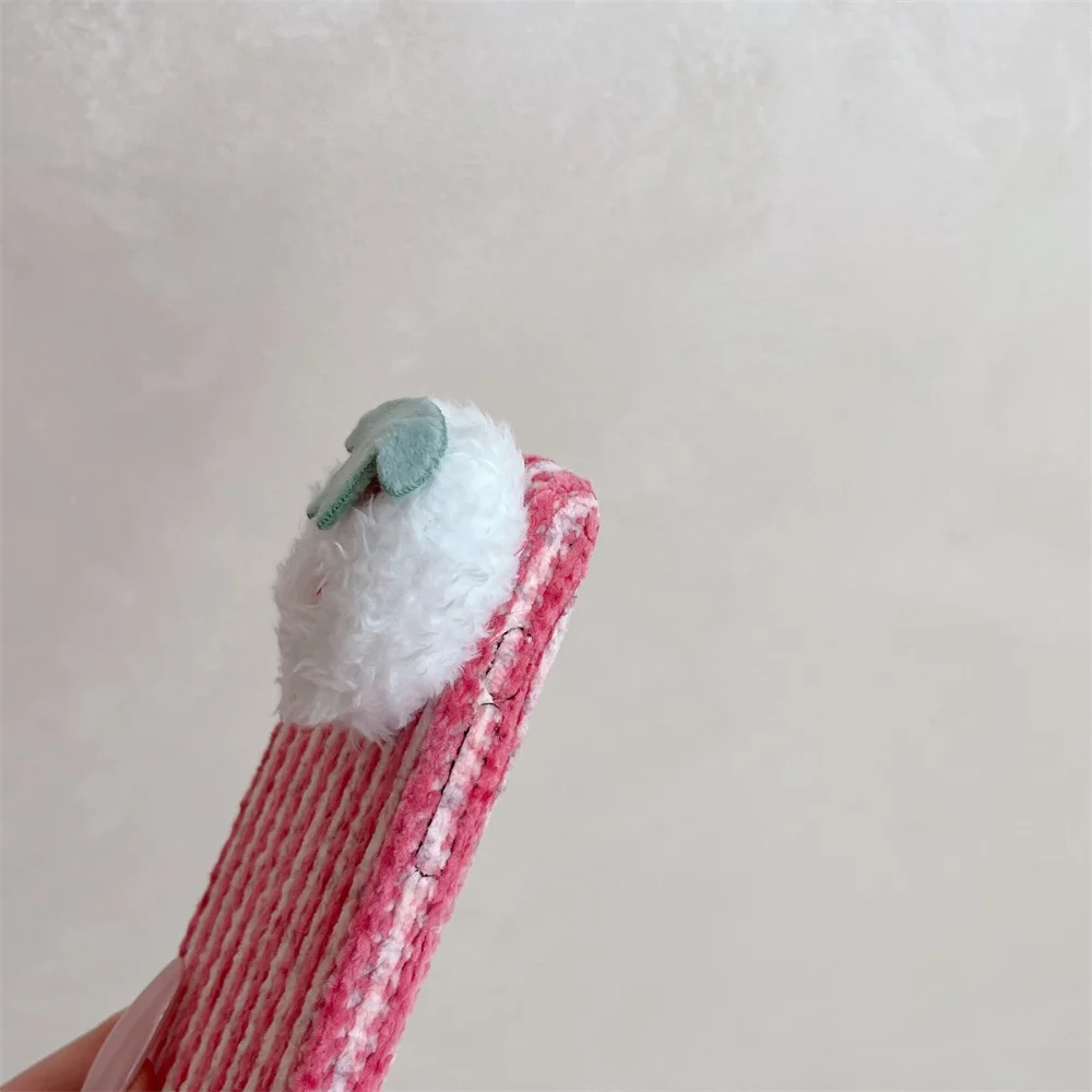 الكورية INS مخطط أفخم ثلاثية الأبعاد الفراولة جراب هاتف آيفون 17 برو 14 15 برو 16 برو ماكس Fundas مع حزام اليد فروي لطيف حالات