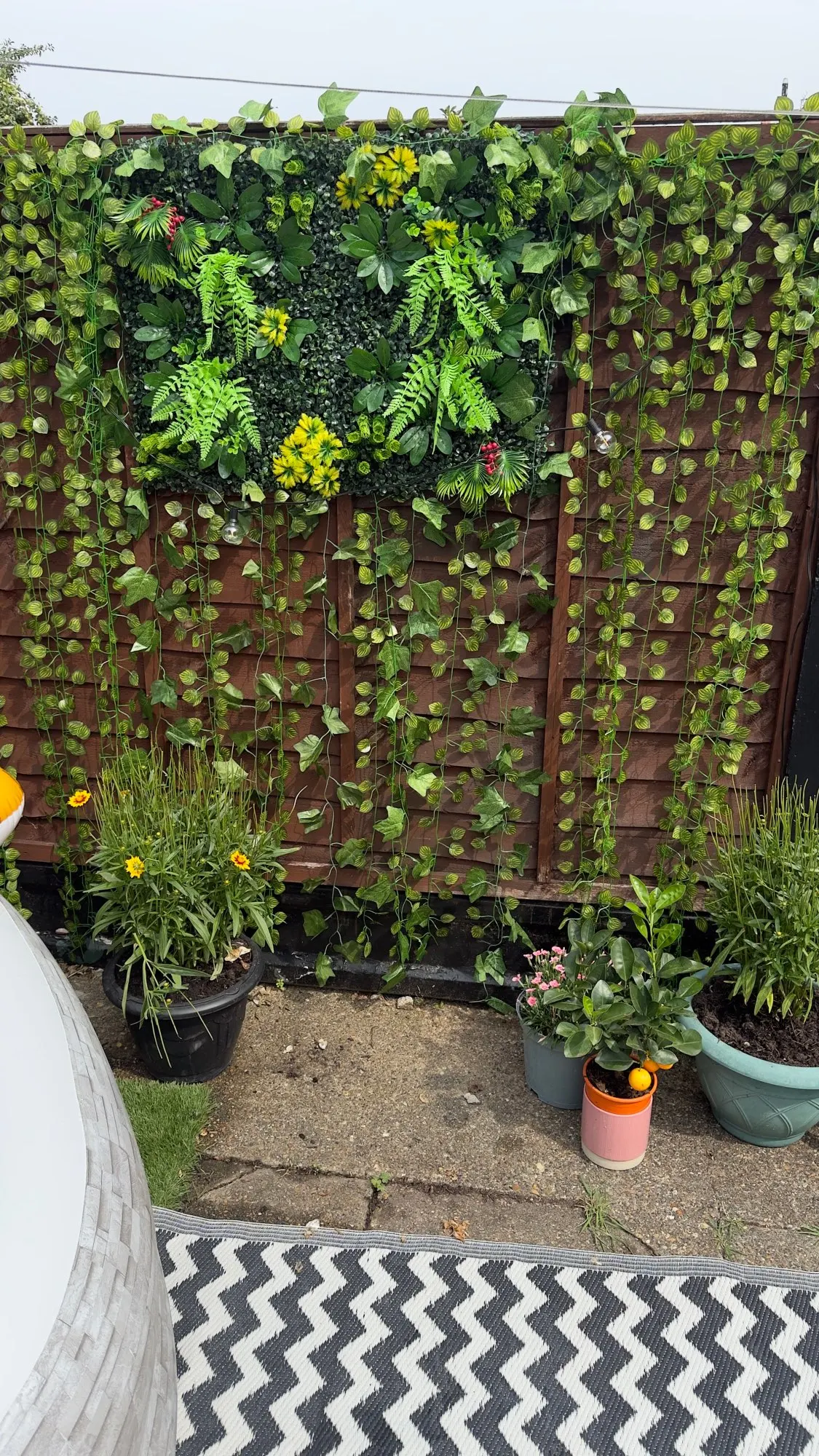 Artificial Plant Wall Reusable Grass Backdrop Wall Panel Plastic Garden Grass Flower Wall Fake Green Plant Hanging Fencing Décor photo review