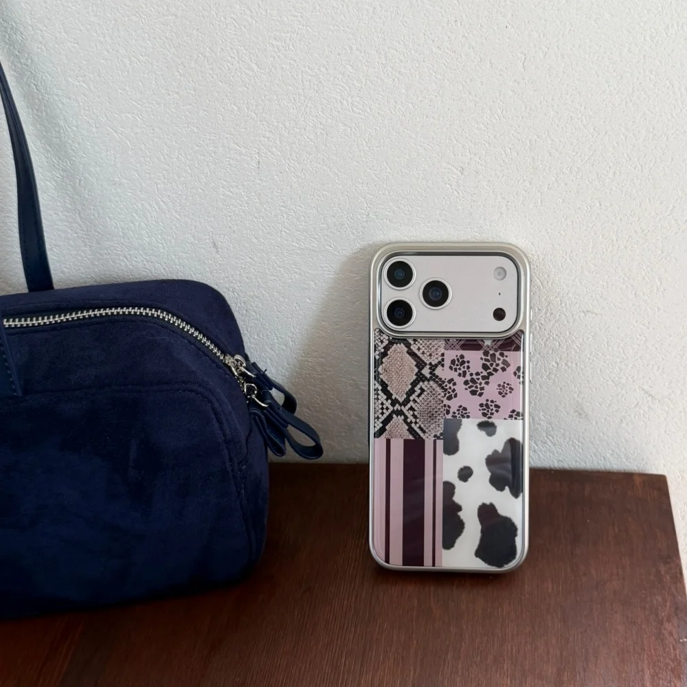 

The niche snake pattern stripe mixed and matched stitching mobile case is suitable for iPhone14/15/16/17 Pro Max protective case