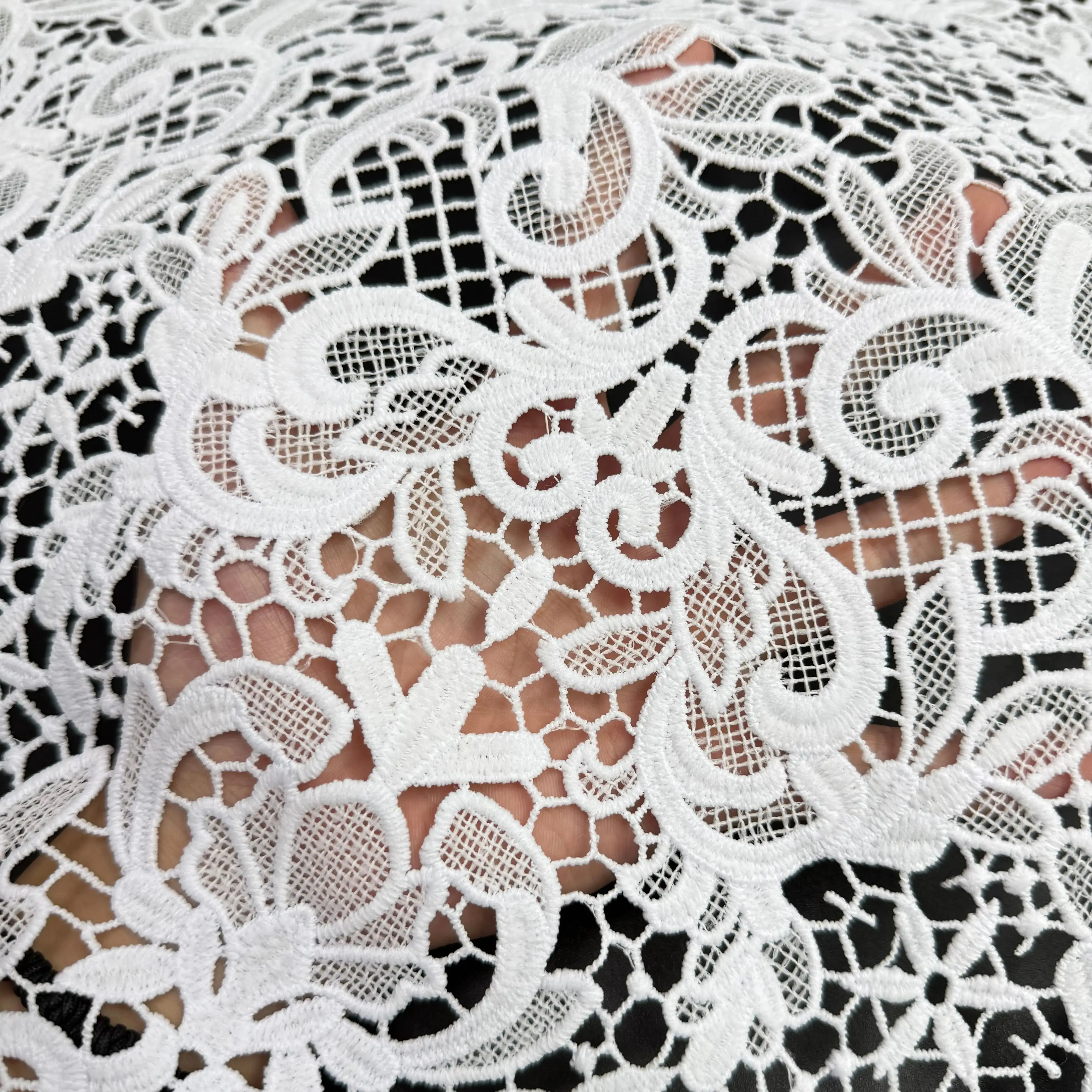 

Новейшая белая водорастворимая кружевная ткань, полый молочный шелк, полная европейская железная вышивка с цветочной вышивкой для шитья свадебного платья