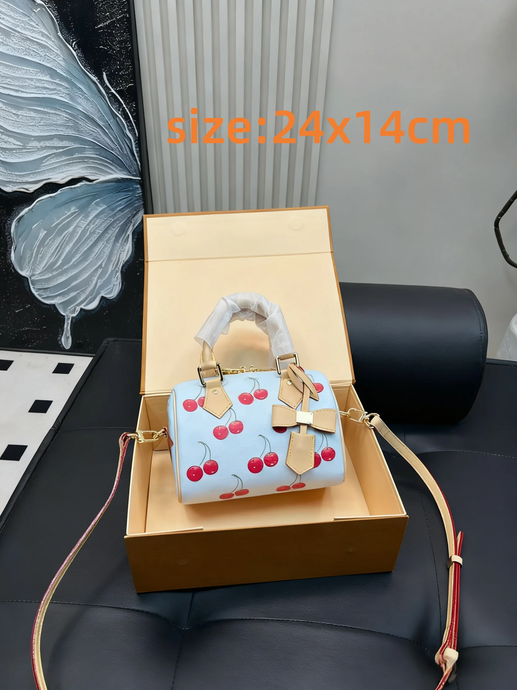 

2025 New size: 24x14 CM Fashionable Versatile bags leather cherry Portable can be carried on the shoulder no boxes