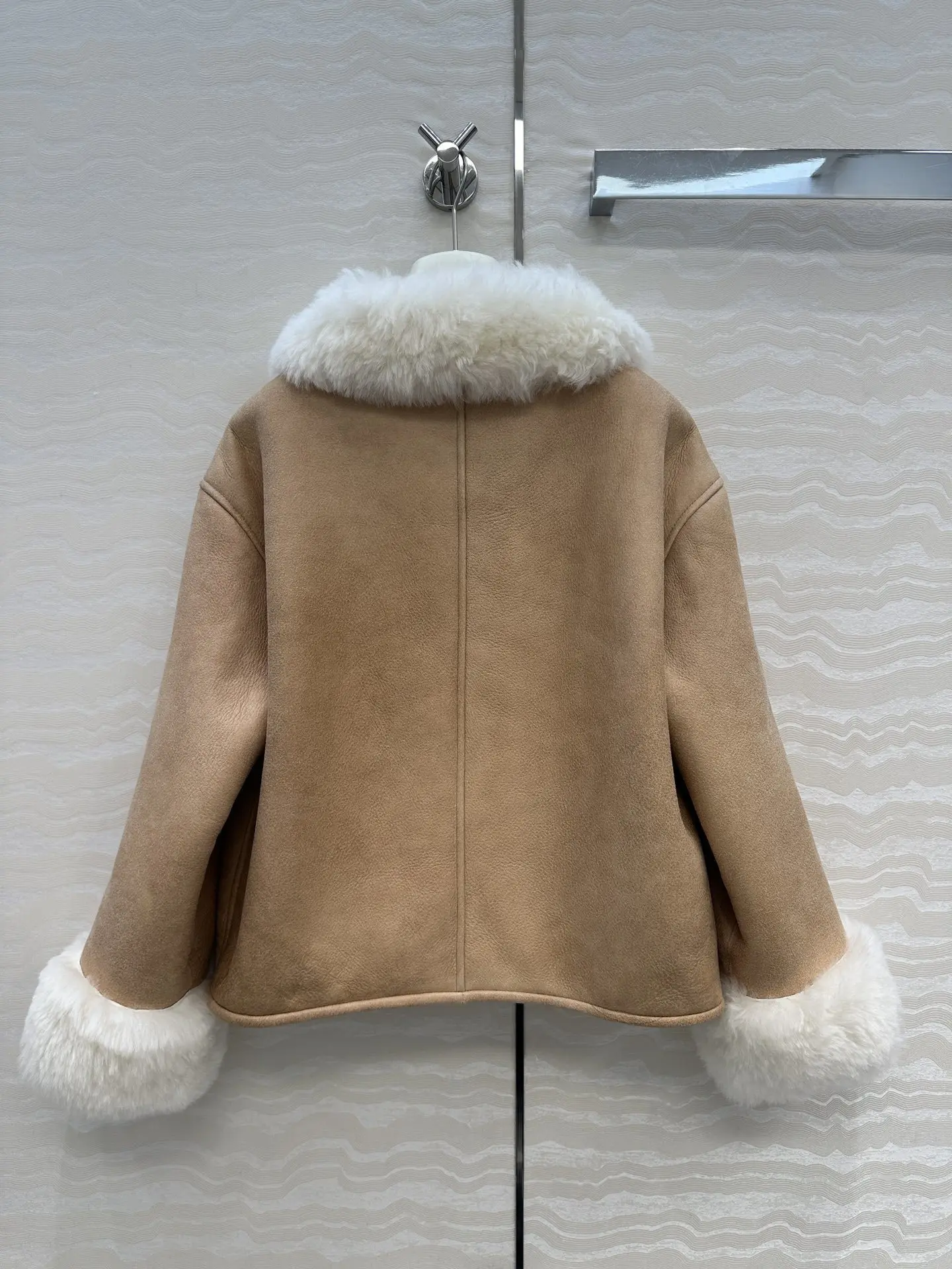 

2025 Autumn/Winter Must-Have! Women's Solid Color Faux Fur-Collar Spliced Leather Top - Long-Sleeve, Windproof Warm, Perfect for