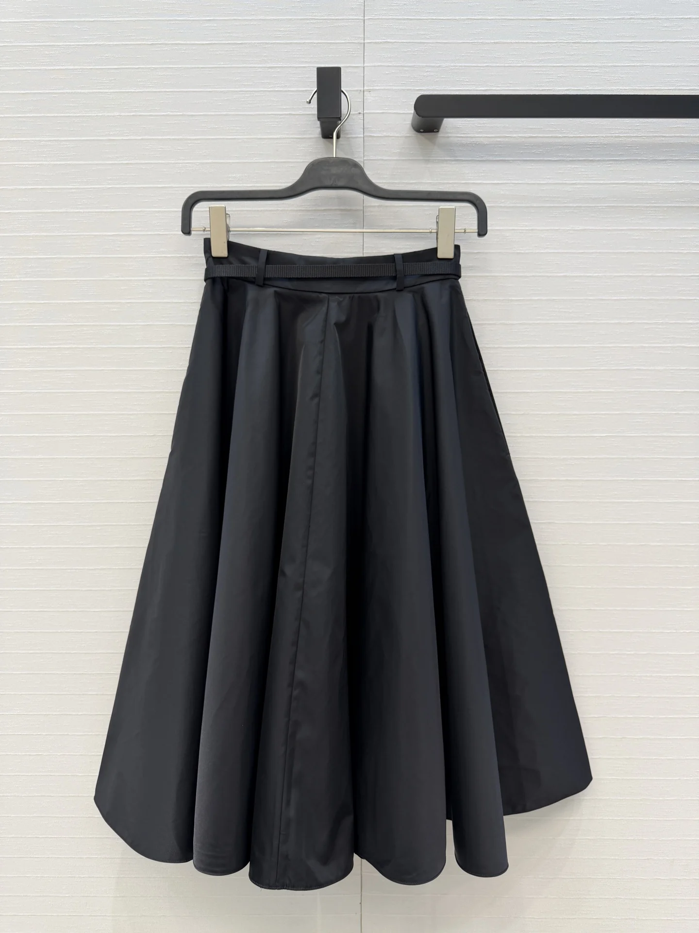 2026 New Arrival Women's Minimalist Commuter Skirt Waist‑cinching Zipper Design Draped Flared Midi Skirt