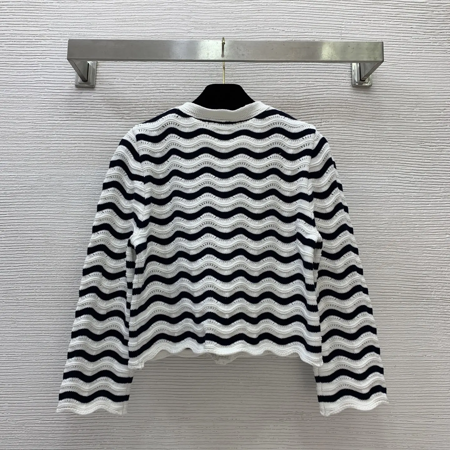 

25 Autumn CE new striped color matching cardigan suit wave pattern contrast round neck short sweater