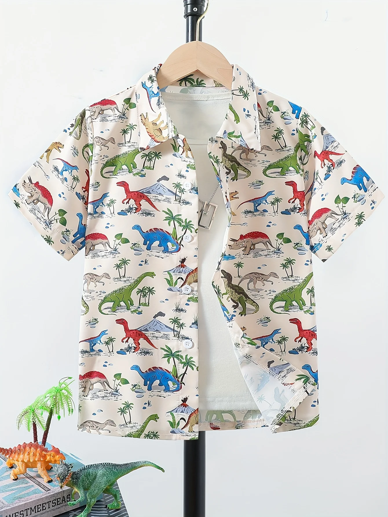 

Boys' Summer Casual Cartoon Dinosaur Football Car Print Short Sleeve Button-Up Shirt Summer Shirt for Boys Clothing 5 to 9 Years