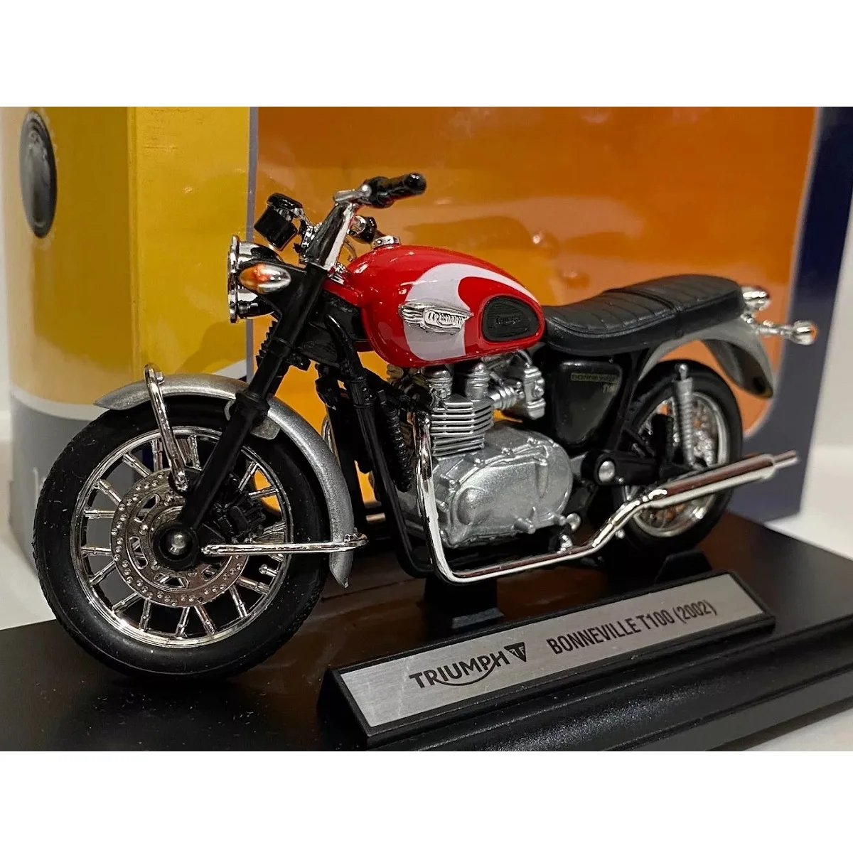 Welly biker Model Bone ville 1:18 scale miniature Diecast collection Legendary Bikes high quality detail box presentation packaging with window display stand with brand and model