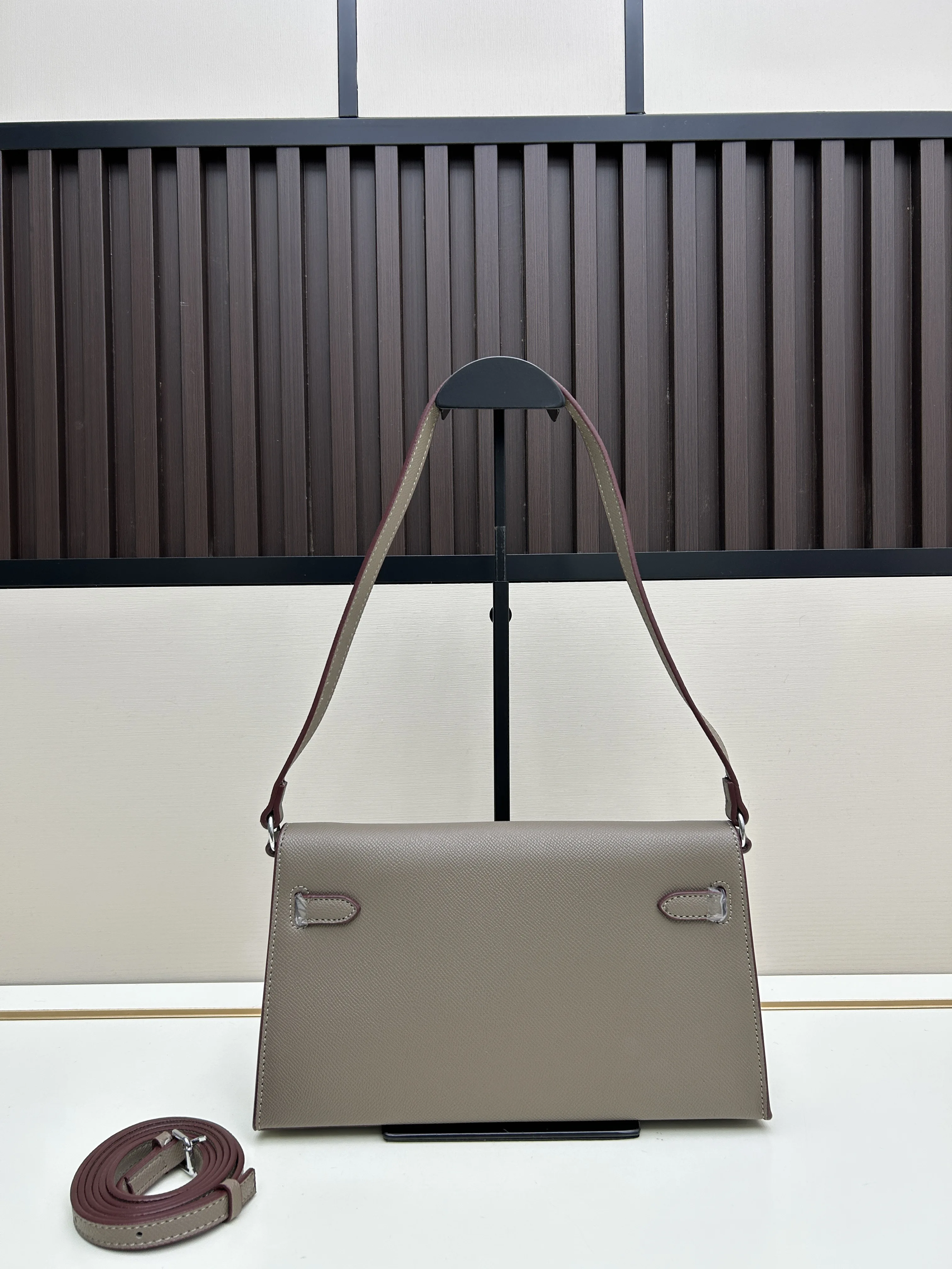 

2025Women's Beige Textured Leather Shoulder Bag - Dual Strap Design Casual Crossbody Purse