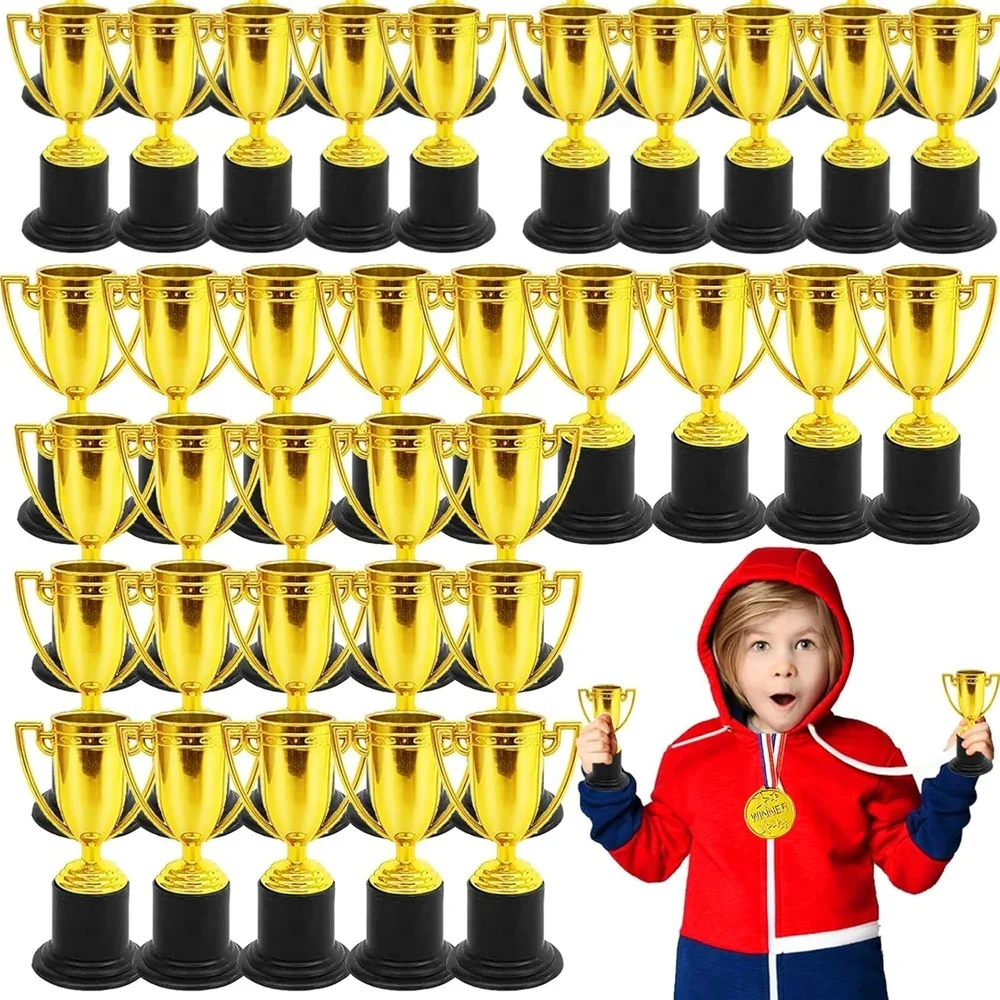 6/12 Stuks Plastic Gouden Trofee Prijzen Kids Verjaardagsfeestje Gunsten Kleuterschool Viering Party Beloningen Pinata Pasen Party vulstoffen - afbeelding 2