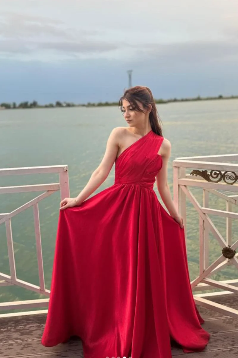 Jessica Sweet Red Abiti da sera Abiti da ballo sexy in raso con spacco laterale su una spalla Abiti da festa di nozze a forma di A personalizzati