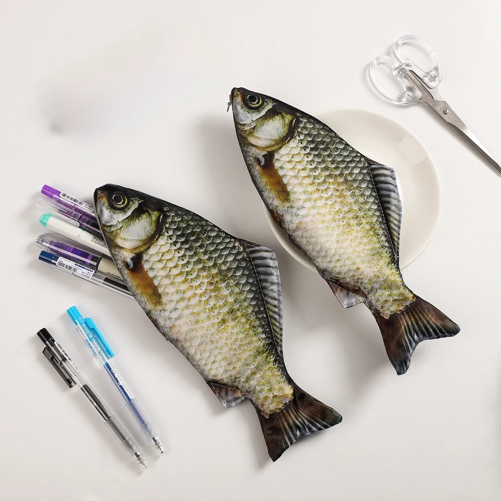 JIANWU Kreatives simuliertes Federmäppchen mit gesalzenem Fisch, großes Fassungsvermögen,