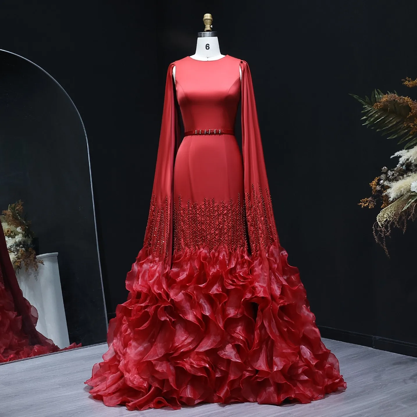 Sharon Said Luxuriöse Meerjungfrauen-Abendkleider in Nude mit Cape-Ärmeln und gestuften Rüschen für arabische Hochzeitsfeiern SS440 Maßanfertigung – Detail 31