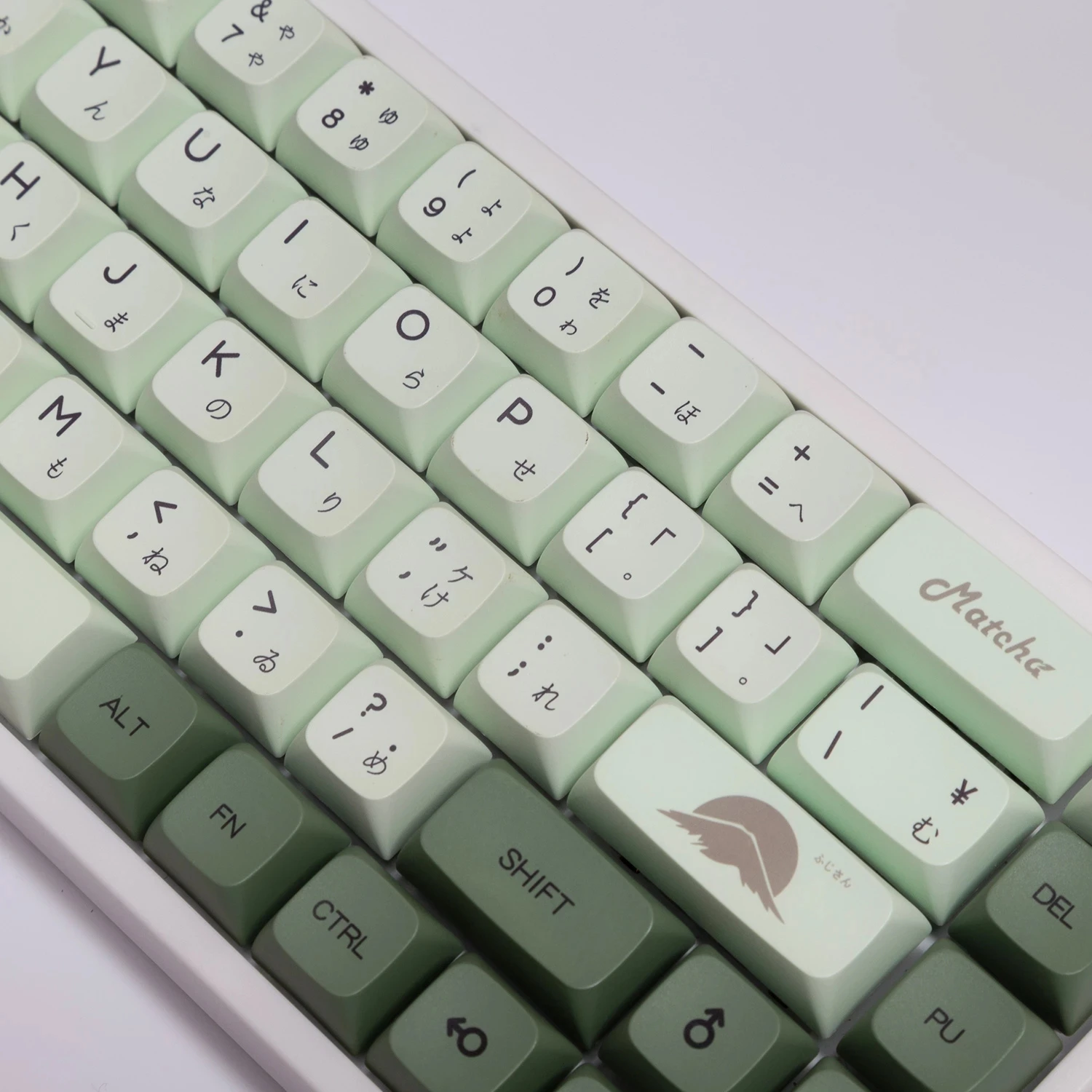 مفاتيح Keycaps Green: تقييم شامل لتجربة الكتابة والألعاب مع KeysLand Matcha Mechanical Keyboard PBT