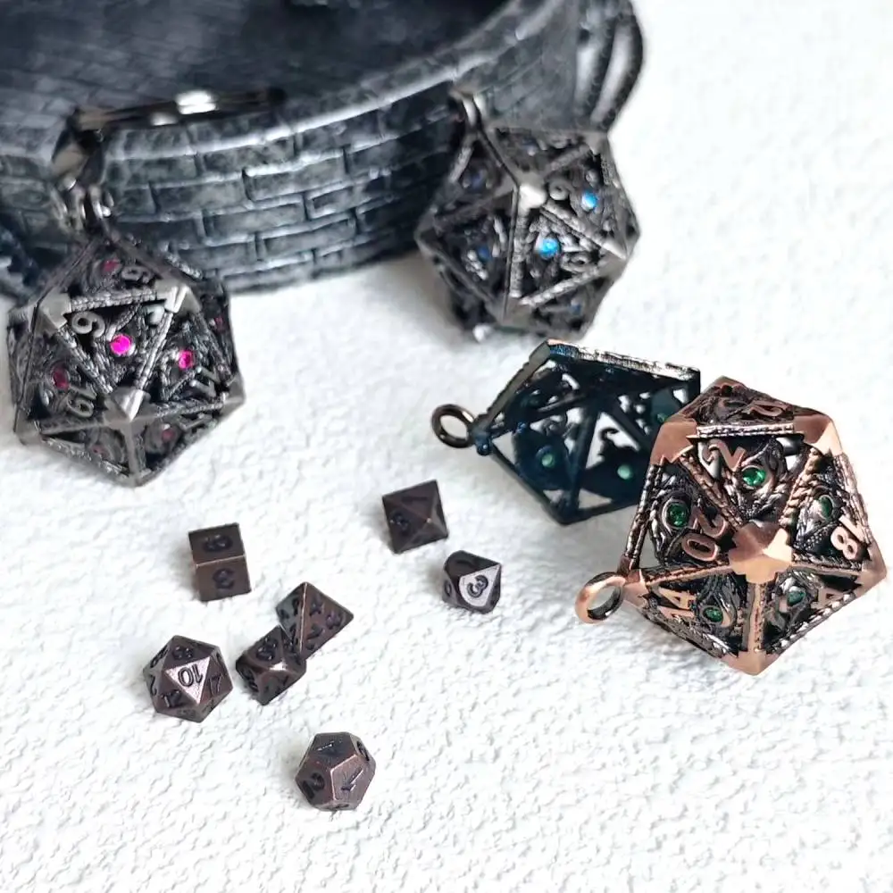 

D20 Metal Hollow Dice Box with Diamond Mini Metal Dice D20 DND Dice Metal Dice Penadnt Board Games RPG Dice D20