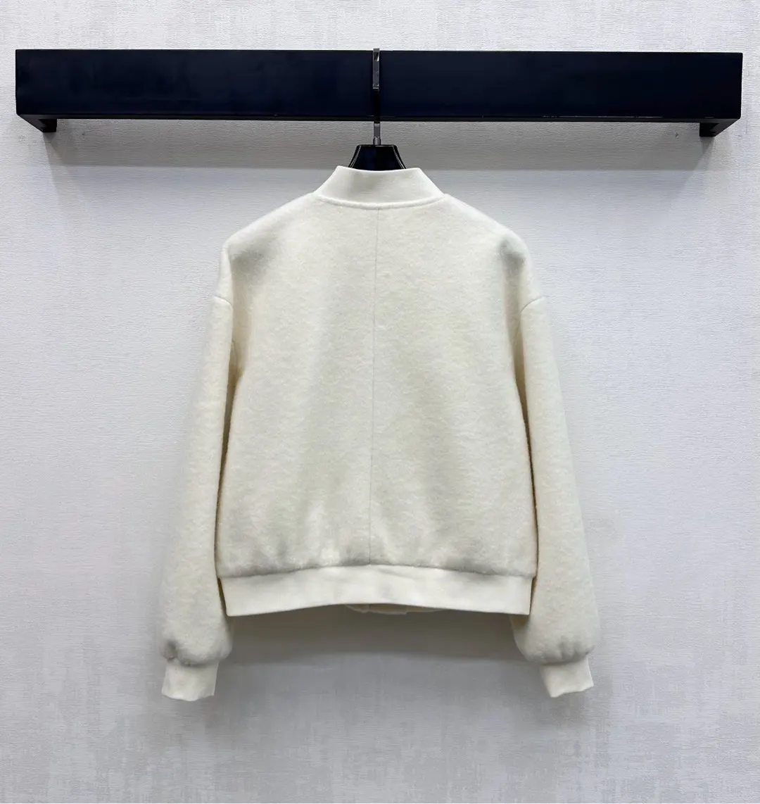 

Winter New Ladies Fashion High Quality Short Fleece Leather Label Button Jacket