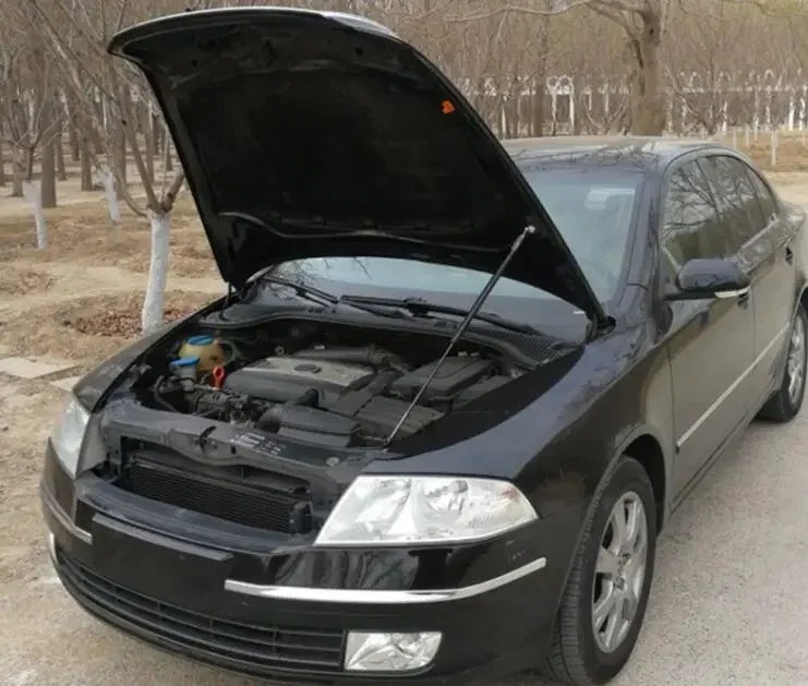 Dla Skoda Octavia 1Z 2004-2013 Zmodyfikuj wspornik podnośnika Przednia maska silnika Modyfikacja amortyzatorów Sprężyna gazowa Amortyzator Cylinder Tłoczysko — zdjęcie 2