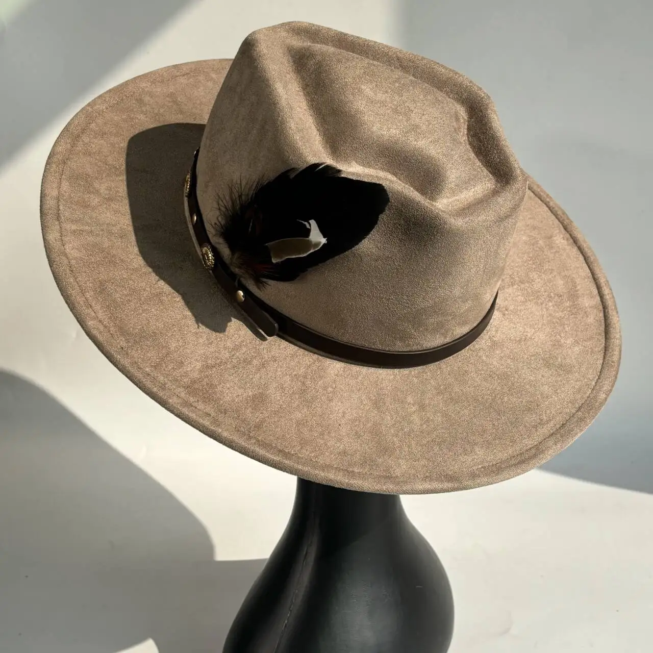 Unisex vegan suede wide brimmed hat with arrow crown logo engraved suitable for hot stamping luxury Cappello hat