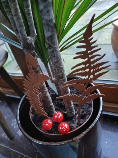 Rusty Fern Leaves Garden Stake Metal Bouquet Rusted Metal Plant Stake Outdoor Garden Art Home and Garden Decor Ornament for Yard photo review