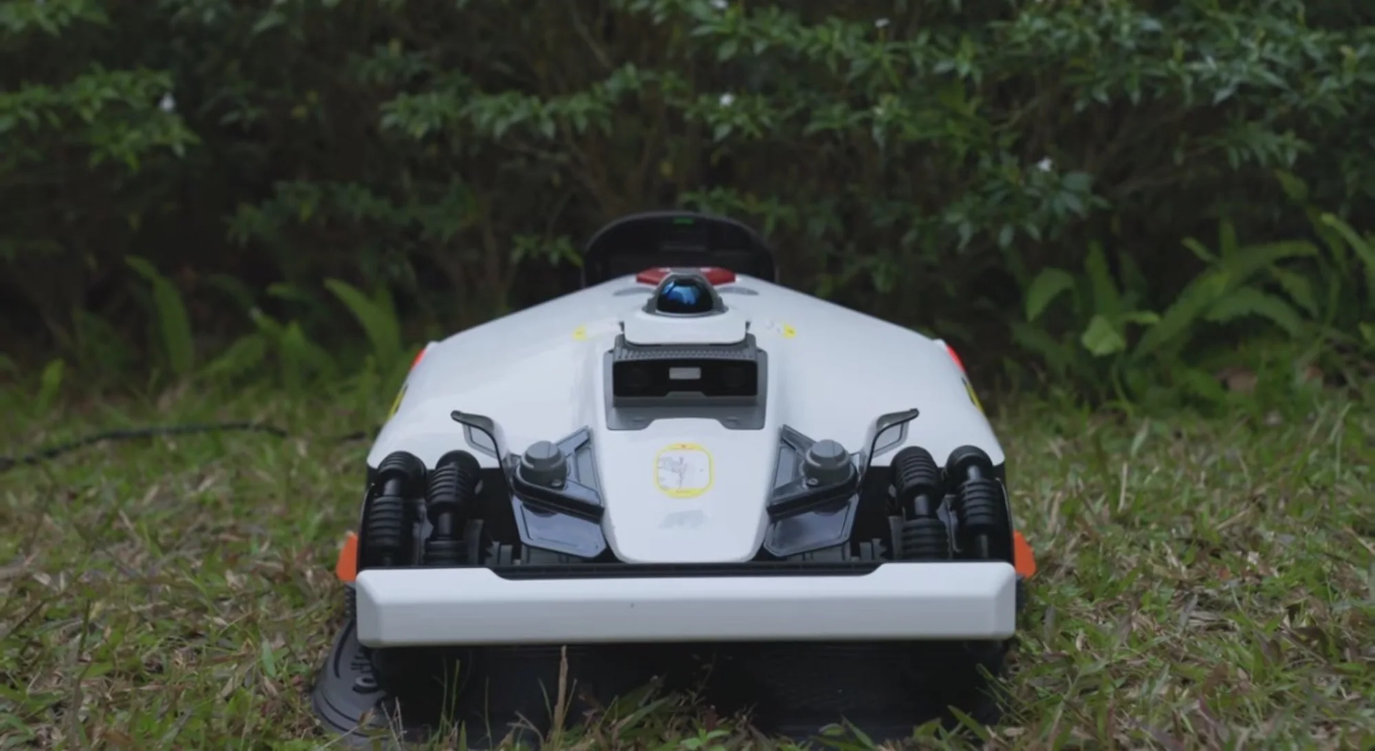 MAJOR NEW Mammotion LUBA 3 AWD 3000, 5000 Robot Lawn Mower for 0.75 Acre, 360