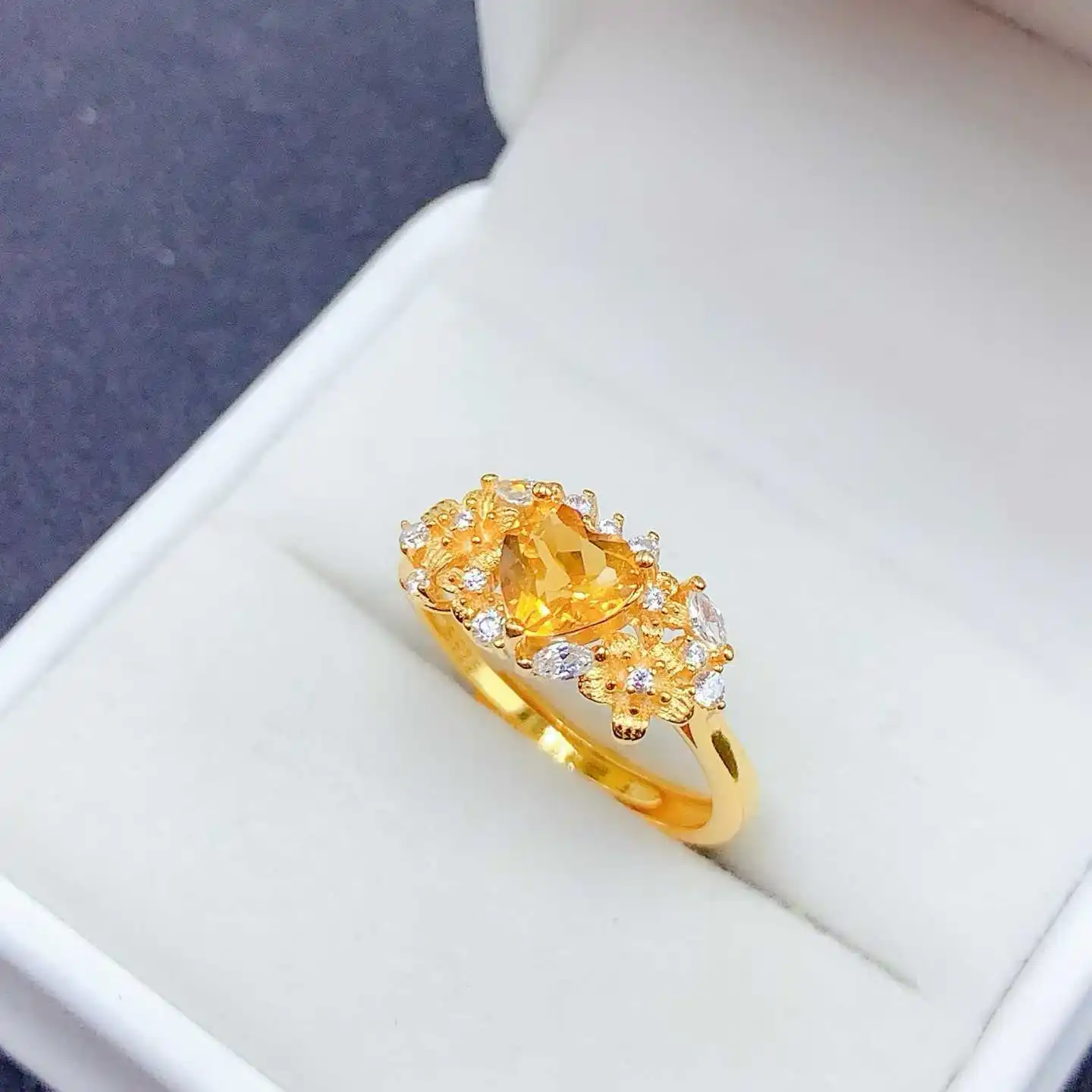 KJJEAXCMY Natural Gemstone Women's Luxury Impurity Free Yellow Crystal Ring New 925 Pure Silver Inlay Gift for Girlfriend