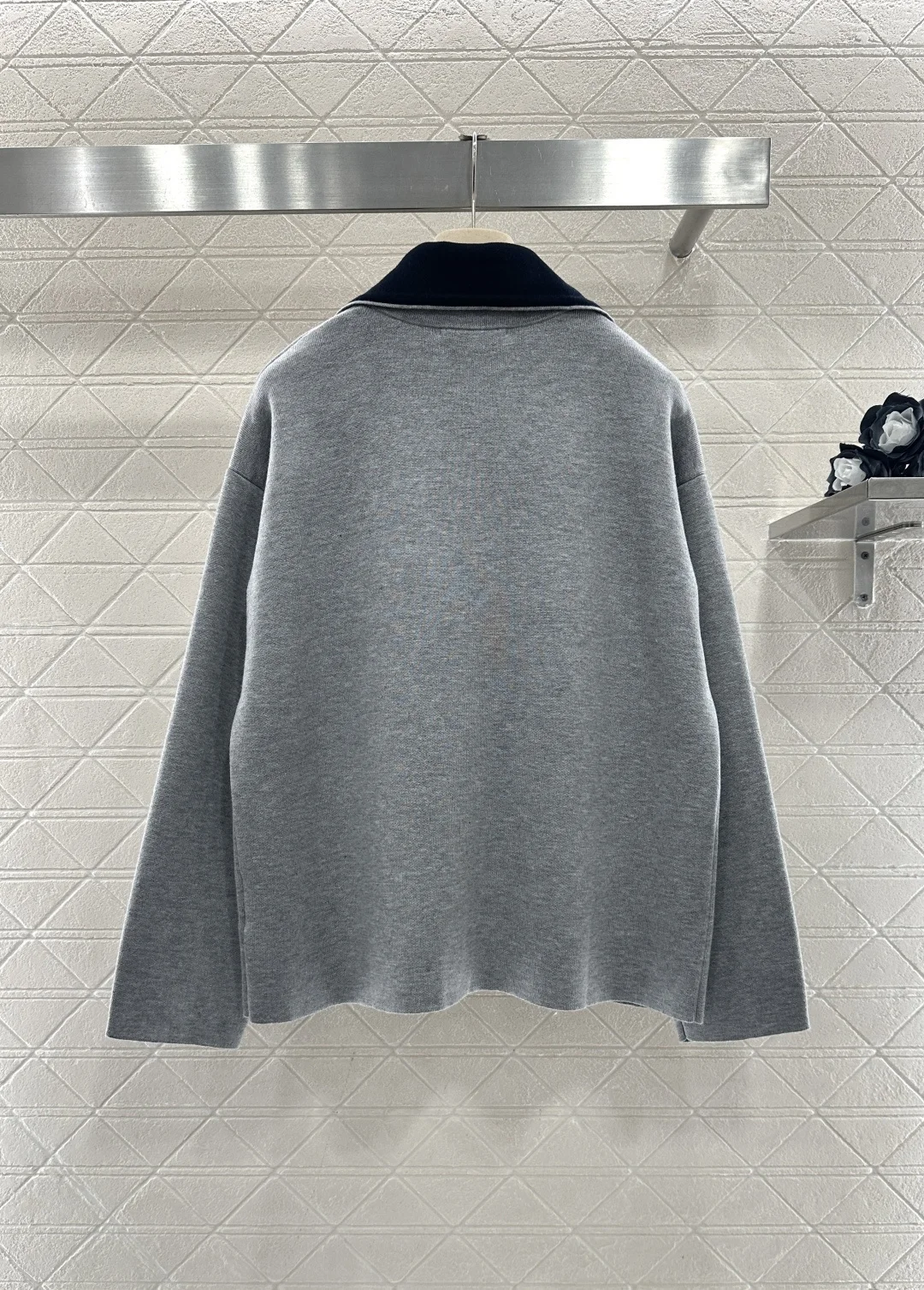 

2026 Новый повседневный свободный женский шерстяной вязаный полуоткрытый топ, модный серый свитер YF30