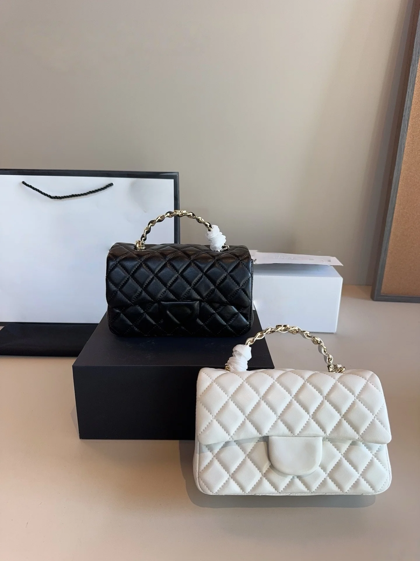 

2025 Новый РАЗМЕР: 20X6X12 СМ Модные универсальные сумки кожаный плечевой ремень Ручной без коробок