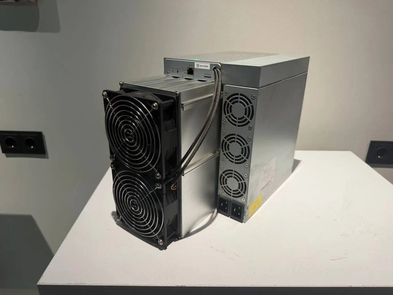 

Buy 2 get 1 free Bitmain Antminer T21 190TH/s 3610W Bitcoin Miner