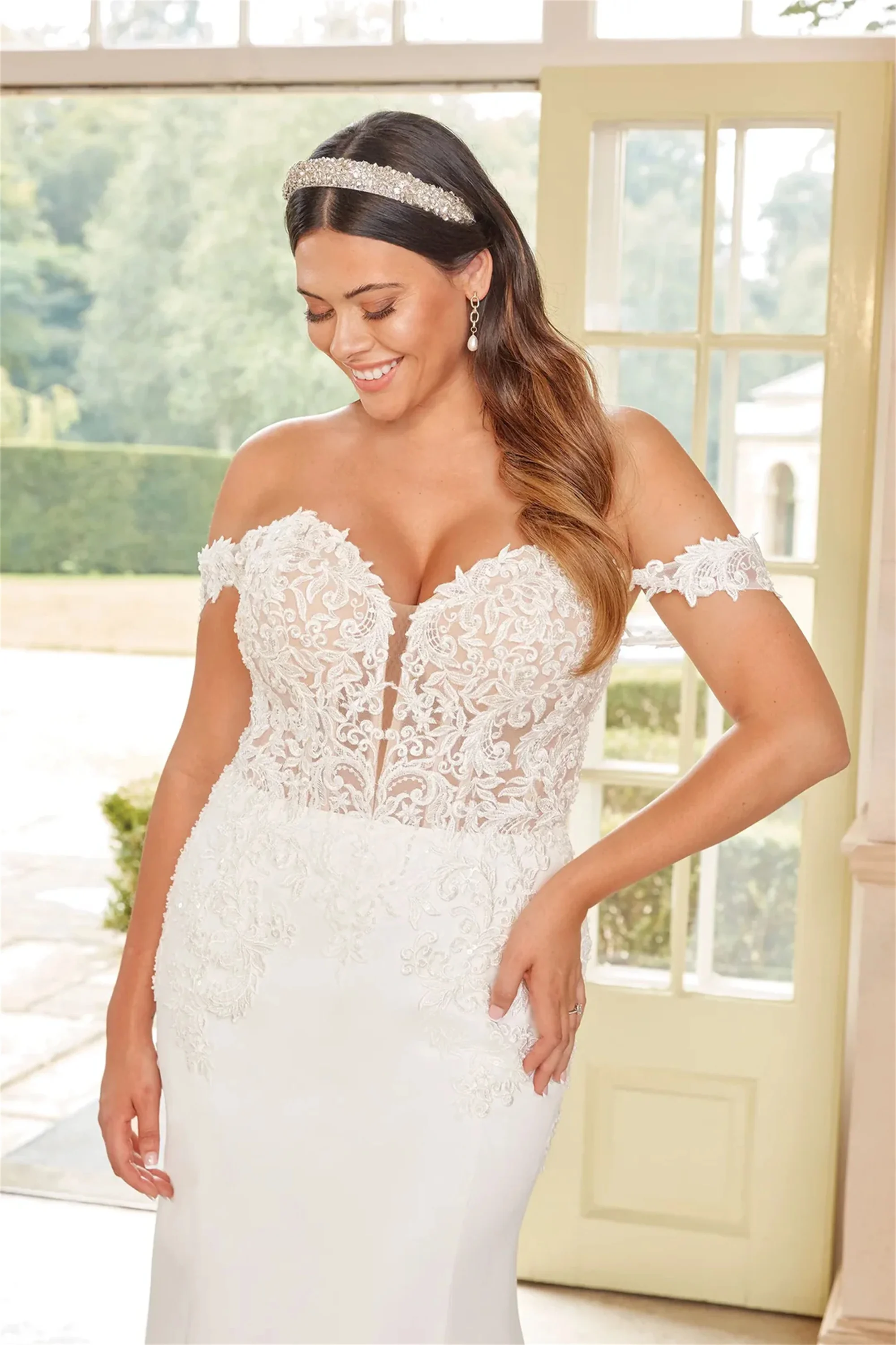 Luxe Plus Size Bruidsjurken Off-shoulder Applicaties Trouwjurken Met Kleine Trein 2025, Aangepaste Bruidsjurken EVON BRIDAL