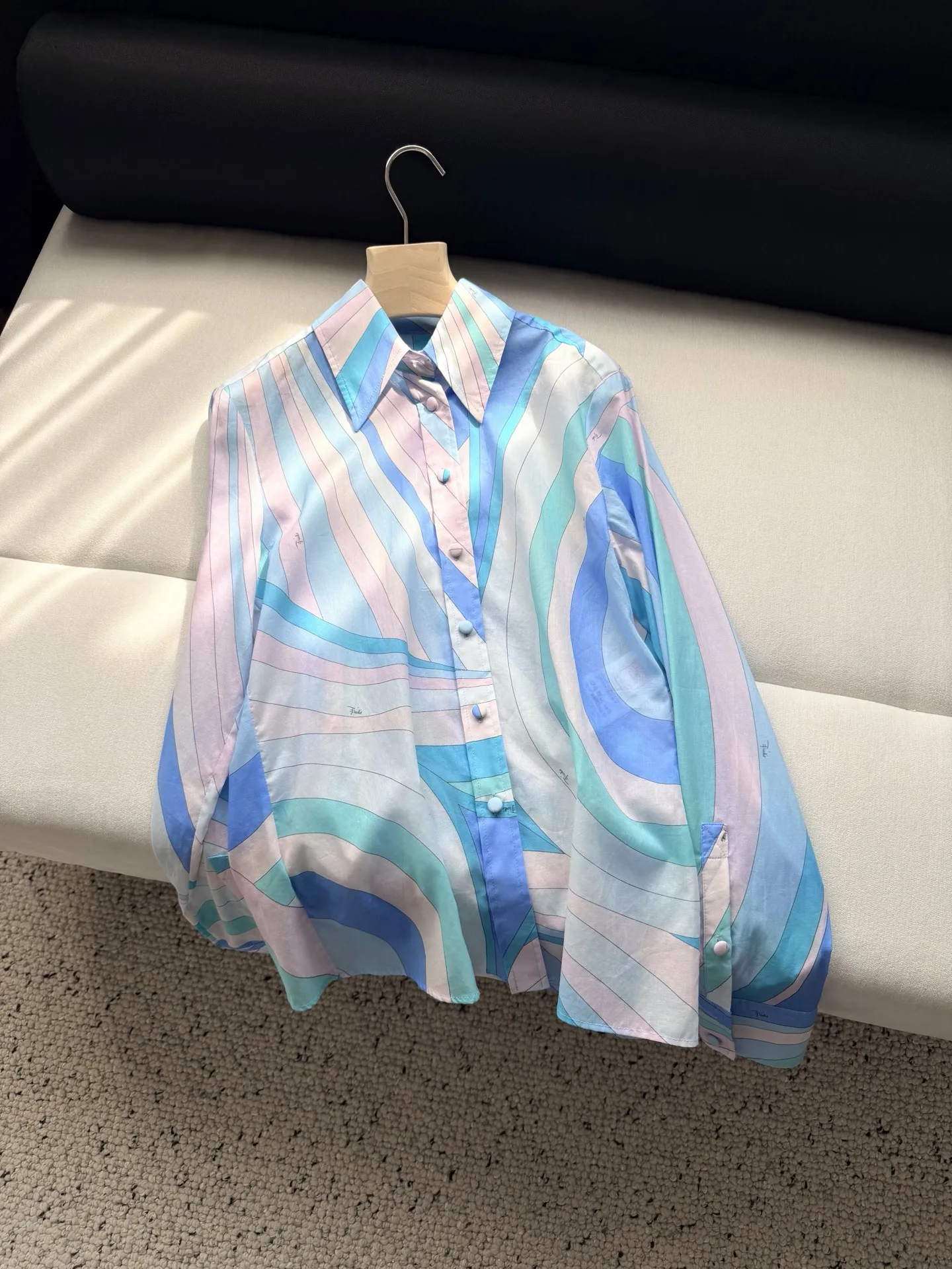 

Роскошная дизайнерская атласная рубашка Puc с принтом волнистых узоров синего и розового цветов, женская блузка с длинным рукавом на пуговицах, элегантная для отпуска и офиса