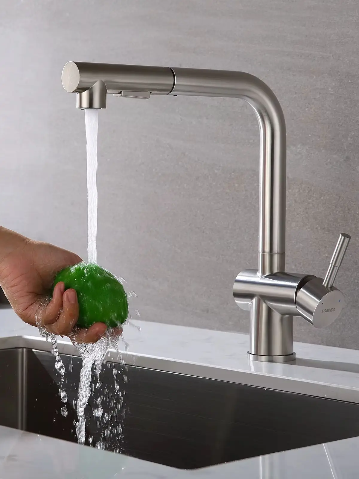 Küchenarmatur Edelstahl Gebürstet, L-Form Herausziehbar Wasserhahn Küche 360 Drehbar, 3 Strahlarten Kalt Warmwasser Einhandmischer, Edelstahl 304 Spültischarmatur G3/8 Neoperl Schlauch, Montage