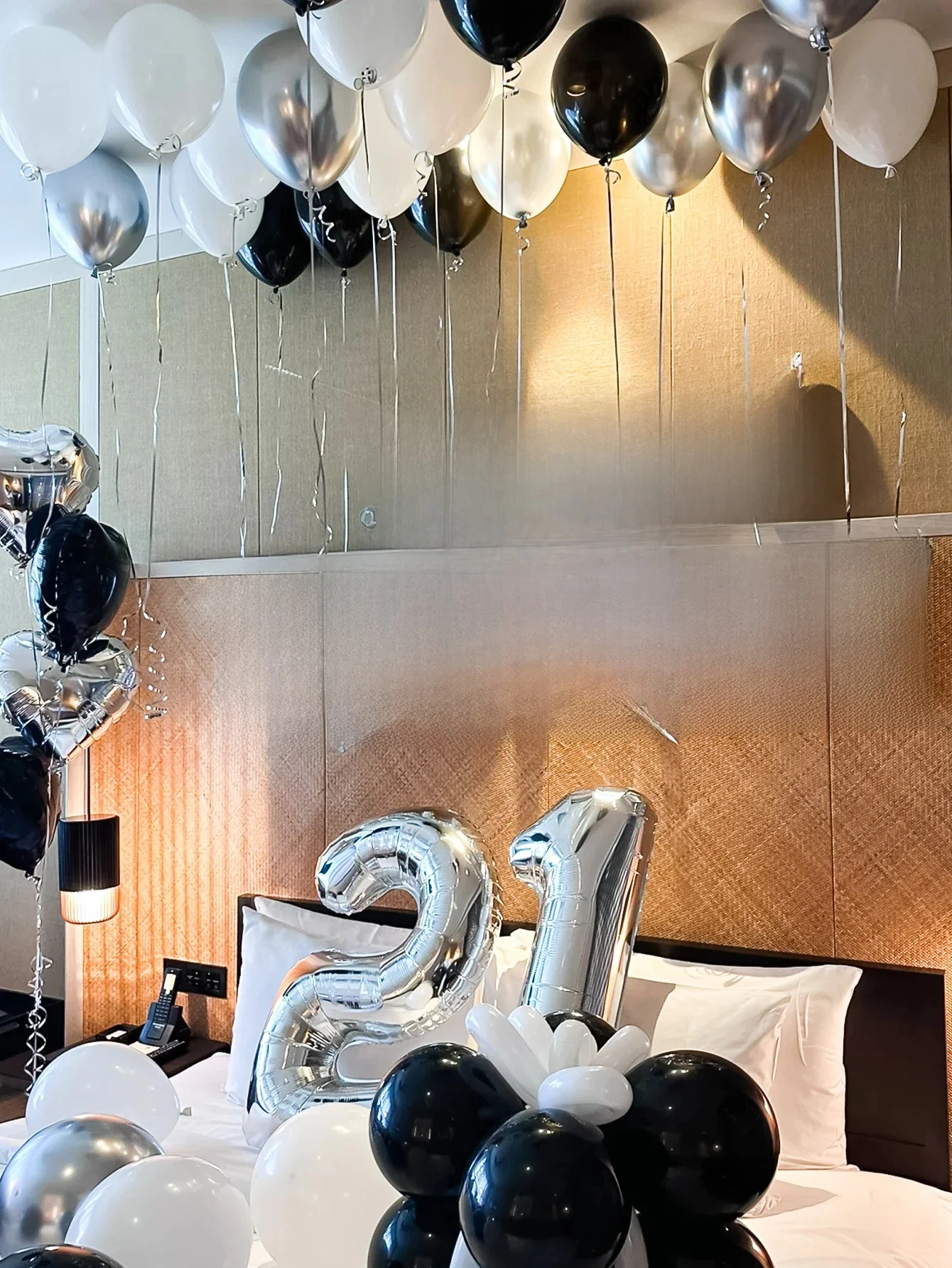 16-calowy zestaw czarno-srebrno-białych balonów z okazji urodzin, odpowiedni do dekoracji sceny przyjęcia urodzinowego, przyjęcia noworocznego — zdjęcie 2