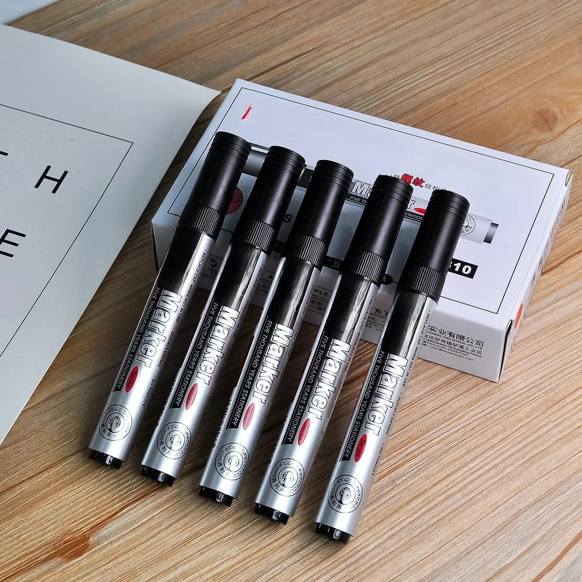 2/5 Stück permanente ölige Marker, schwarze Tinte, 2,0 mm, wasserdicht, schnell trocknend, für Metall, Kunststoff, Fliesen, Glas, Schul- und Bürobedarf