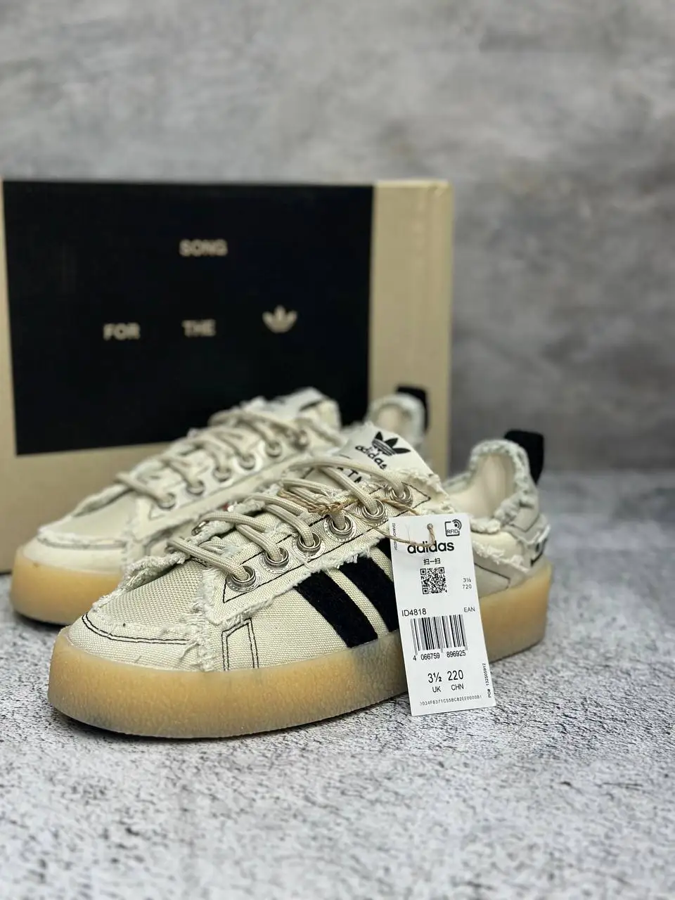 adidas gazelle silver green womens adidas JR8043 Superstar 82 SFTM Mens Lifestyle Shoe