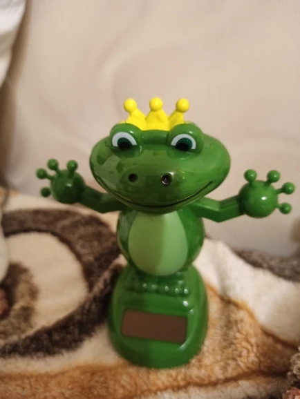 Car Decoration Solar Energy Decoration Shaking Head Doll Cartoon Frog Prince Shape Decoration Gift Creative Interior Automotive photo review