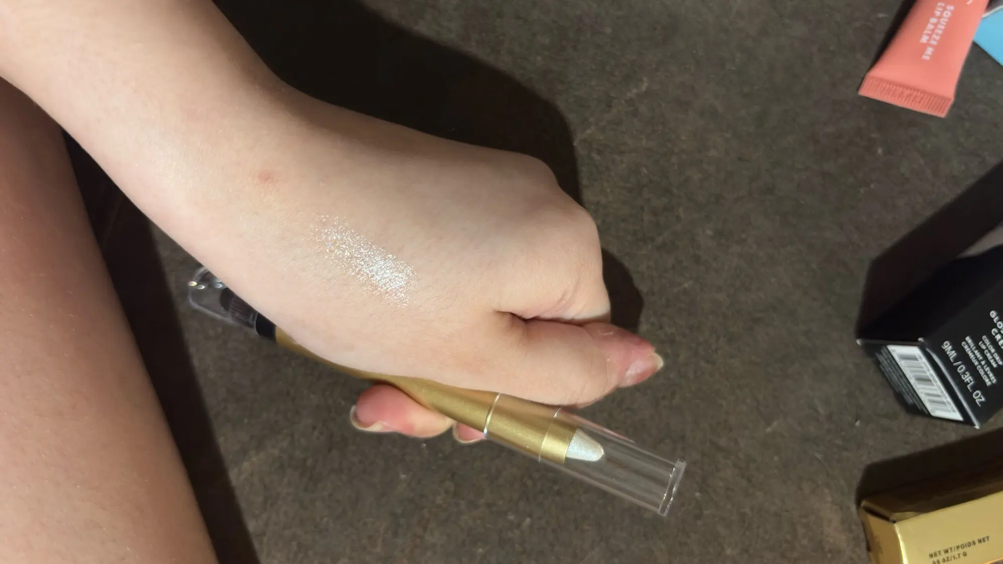 Double-sided Eyeshadow Stick - Highlighter & Brightening Pen with Pearly Glitter & Matte Finish photo review