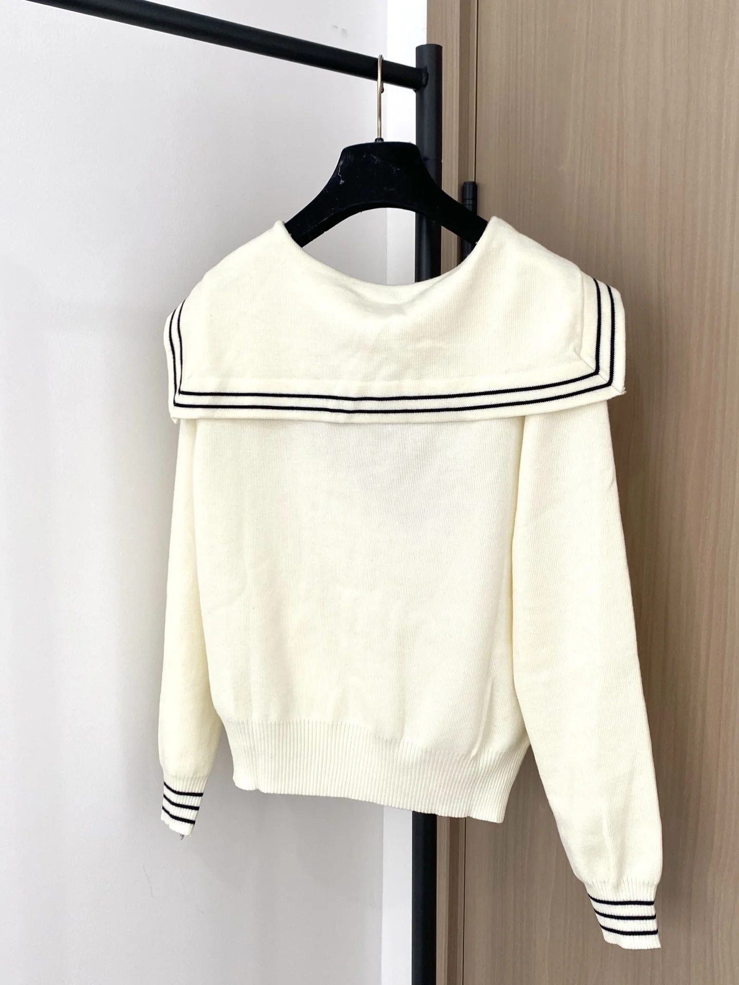 

2025 Autumn and Winter Fashion New Women's Clothing Striped Wool Knitted Bowknot Decorated Sailor Suit T-shirt Long Sleeve Top
