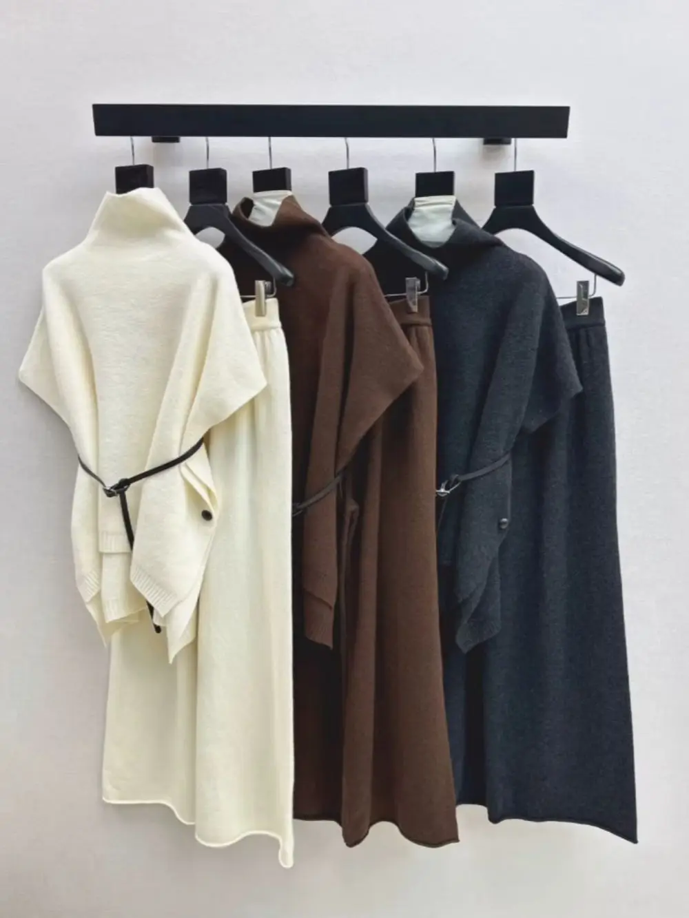 Early Autumn British Style Knitted High-Neck Cape and Straight Leg Pants Set with Belt
