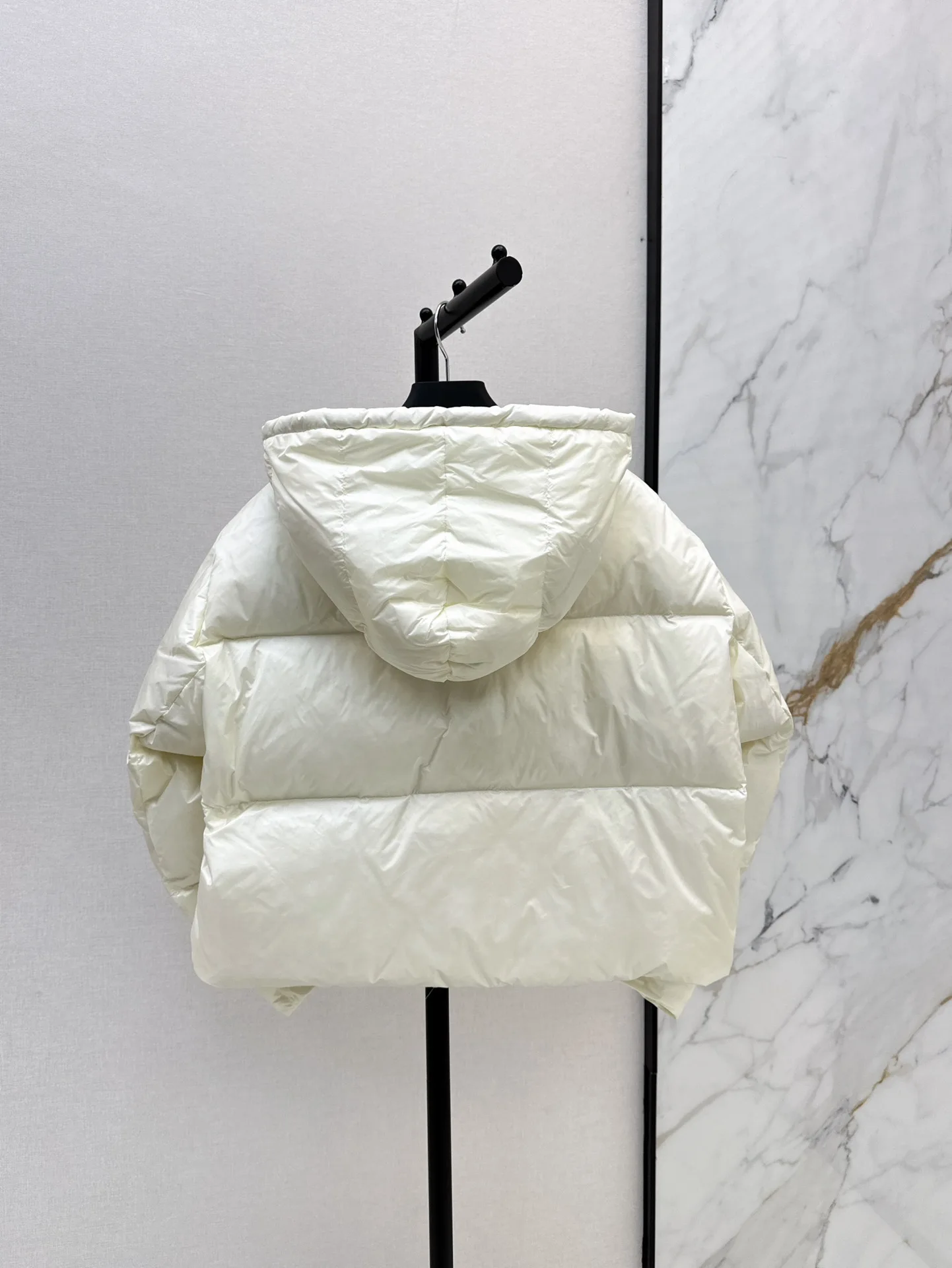 

2025 Winter Hooded Down Jacket for Warmth and Three Colors 351