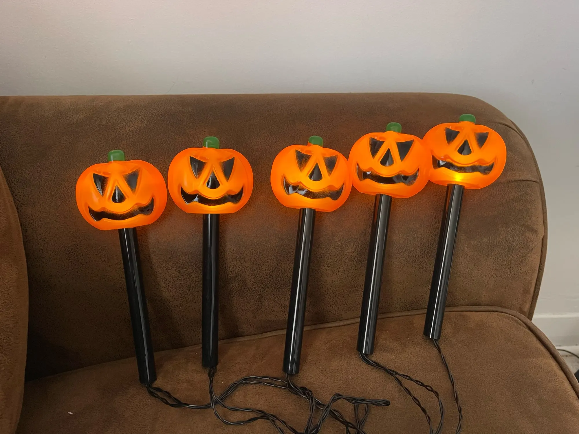 5pcs/lot Jack-O-Lantern Halloween Solar Lights Outdoor Waterproof Garden Pumpkin LED Lights Light Up Lantern Pumpkins L110 photo review