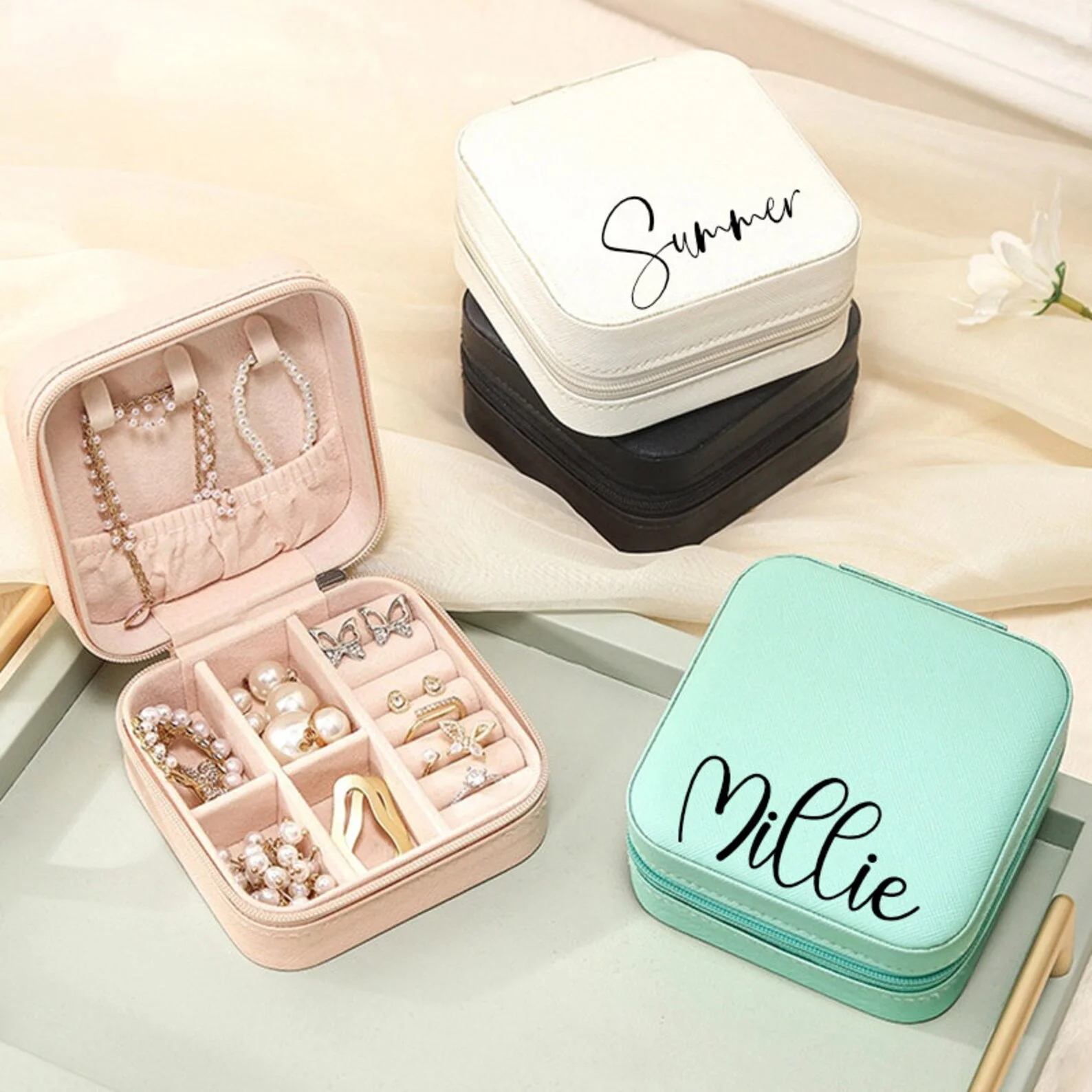 

Personalized Jewelry Box Portable Travel Accessories Case for Bridesmaids Custom name Jewelry Box Gift wedding custom wholesale