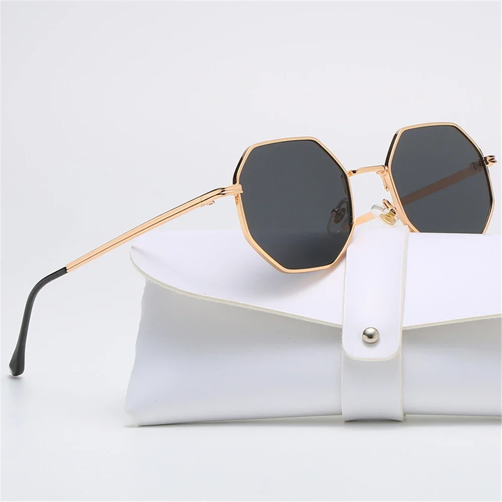 Lunettes de soleil carrées pour femmes et hommes, rétro, petite monture, mode féminine, luxe, polygone, lunettes de conduite en plein air