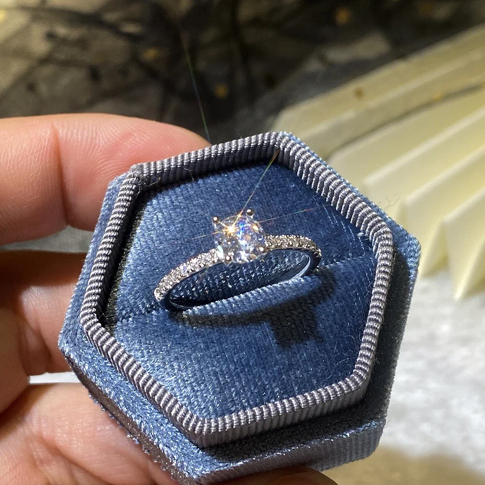 Huitan Classic 4 Claws Design Round Zirconia Women Wedding Engagement Rings 3 Colors Available Low-key Bridal Jewelry Hot Sale — zdjęcie 2