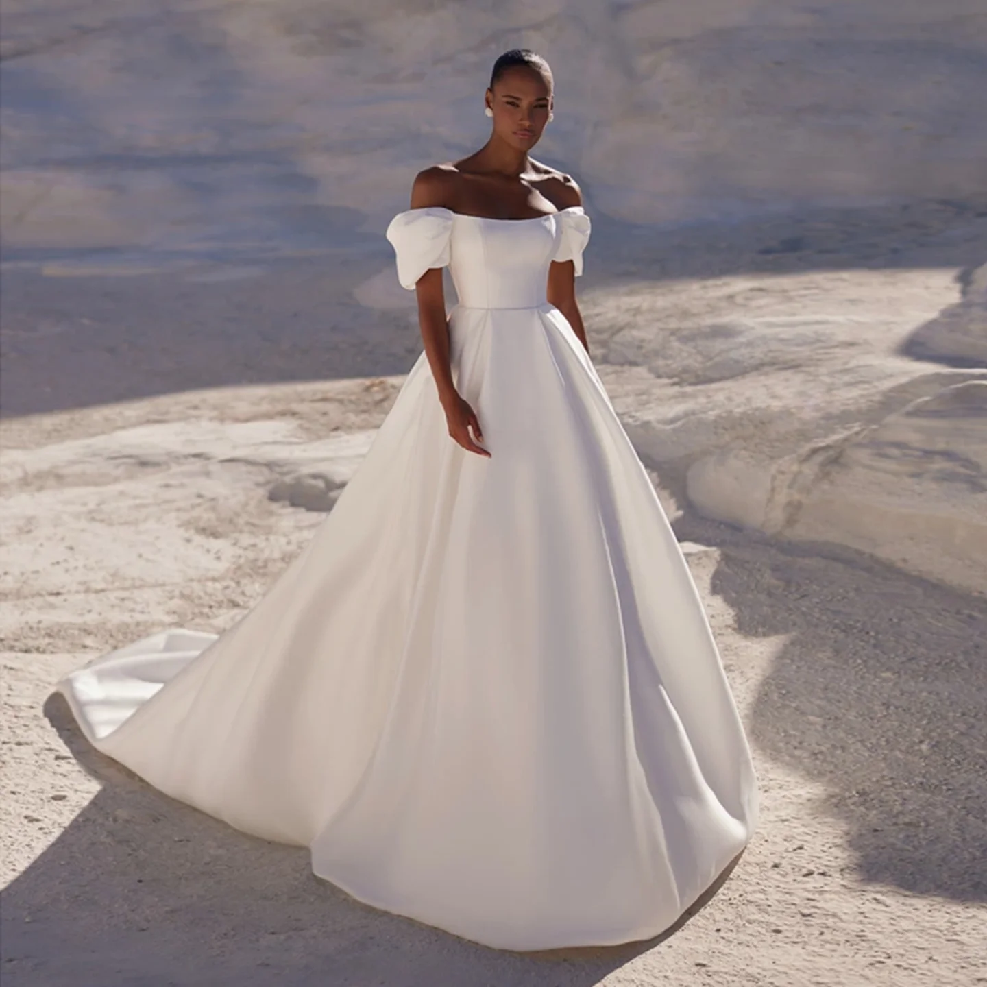 Sharon Said 2025 Gaun Pengantin Satin Putih Off A-Line Tanpa Tali Modern Gaun Pengantin Kereta Pengadilan Bahu Terbuka SW223 Disesuaikan