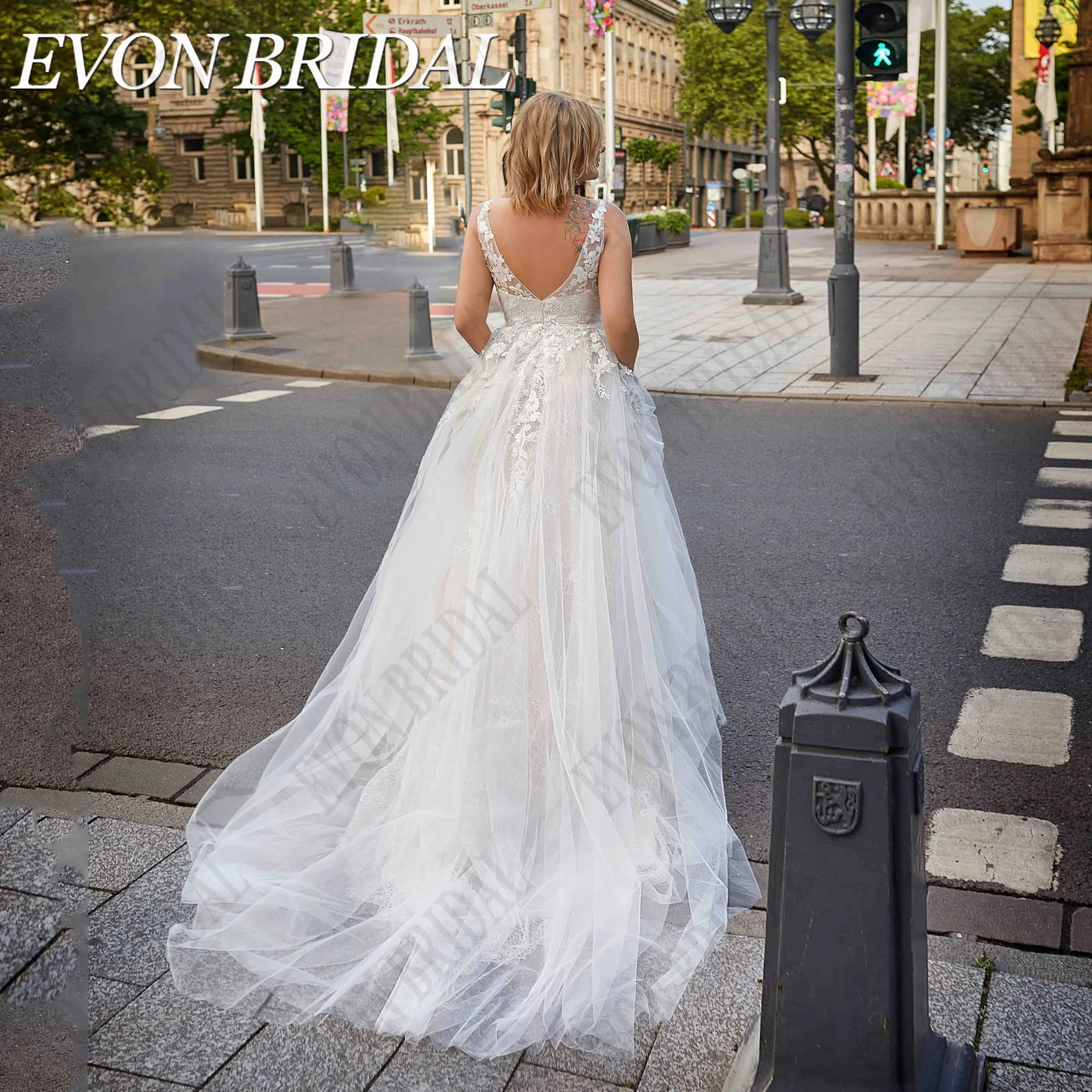 EVON BRIDAL kant spaghettibandjes trouwjurken voor grote maten vrouw A-lijn V-hals applique rugloze tule burgerlijke bruidsjurkenEVON BRIDAL Kant Spaghetti Straps Bruidsjurken Voor Plus Size Vrouw A-Lijn V-hals Appliqu