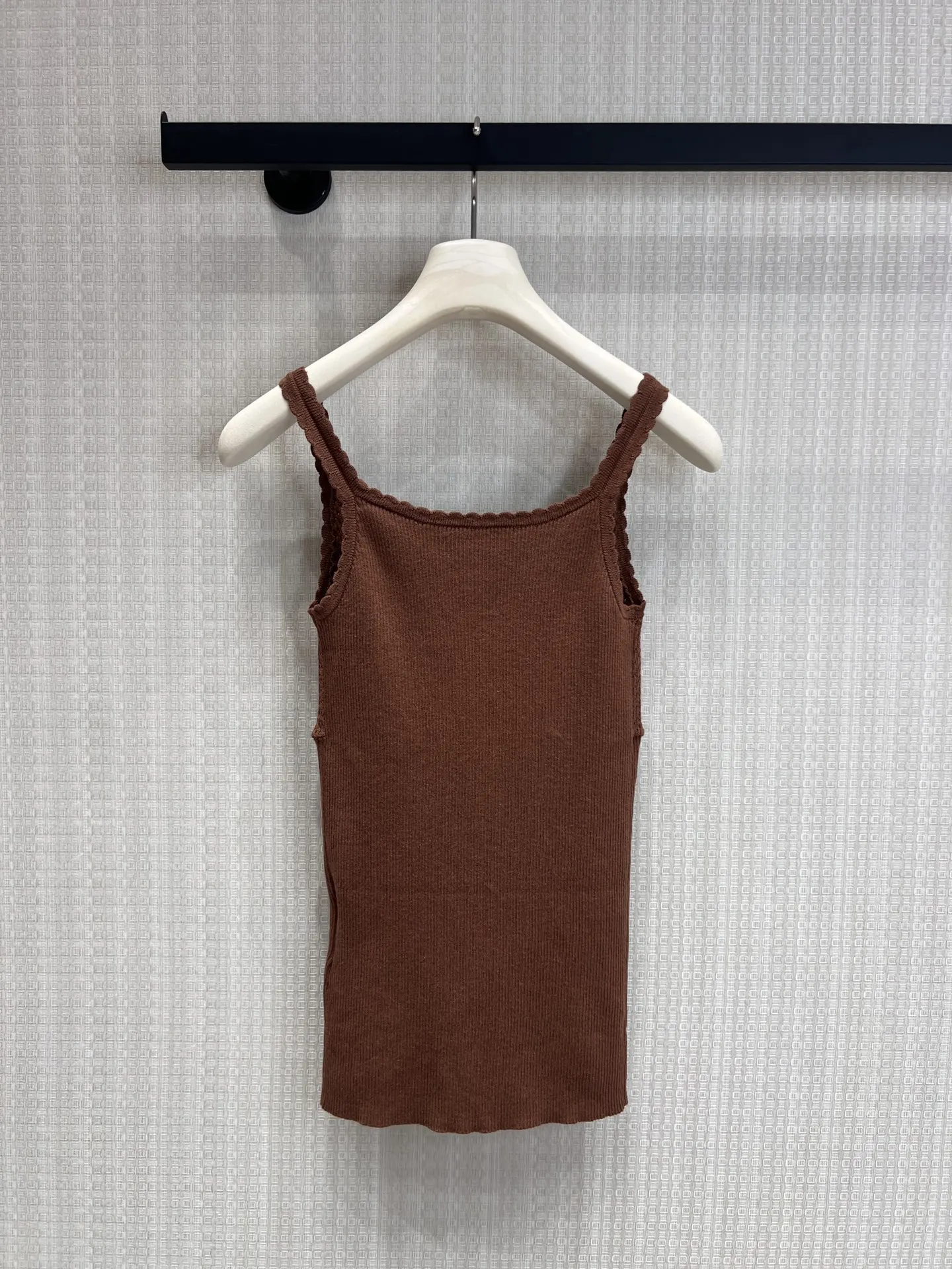 

2026 Summer Women's Scalloped Edge Ribbed Knit Camisole Slim Fit Longline Sleeveless Top ZX080