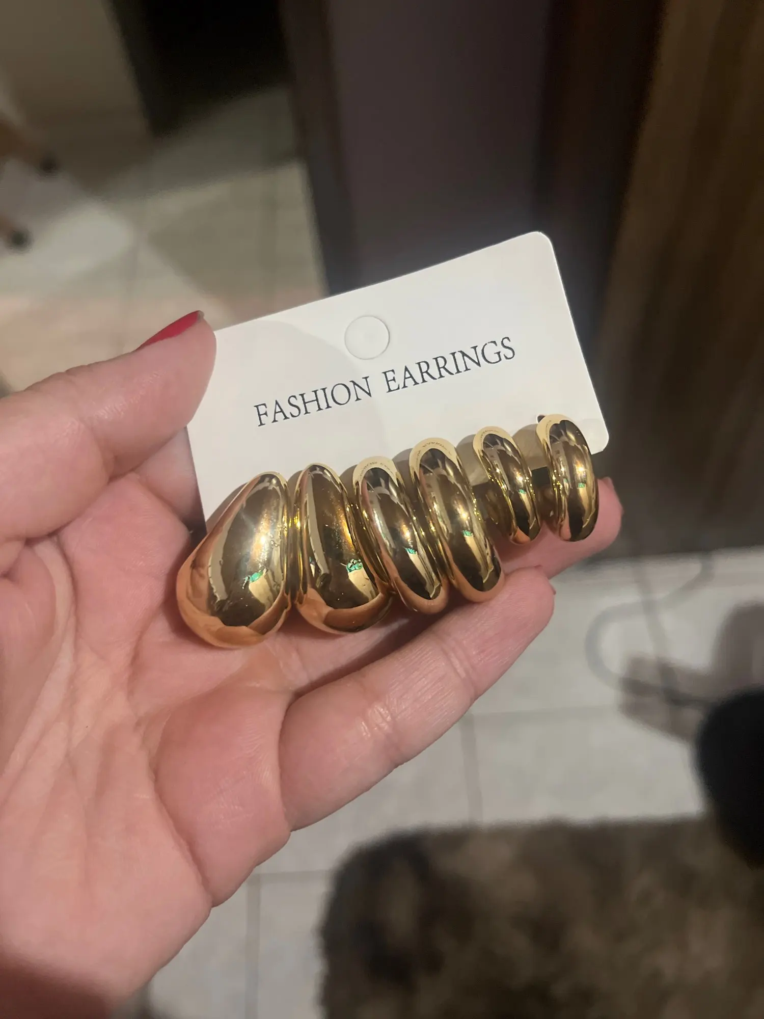Vintage Elegant Teardrop Stud Earring Set Chic Simple Fashion Lightweight Earrings for Women Daily Wear Party Jewelry Gift 2025 photo review
