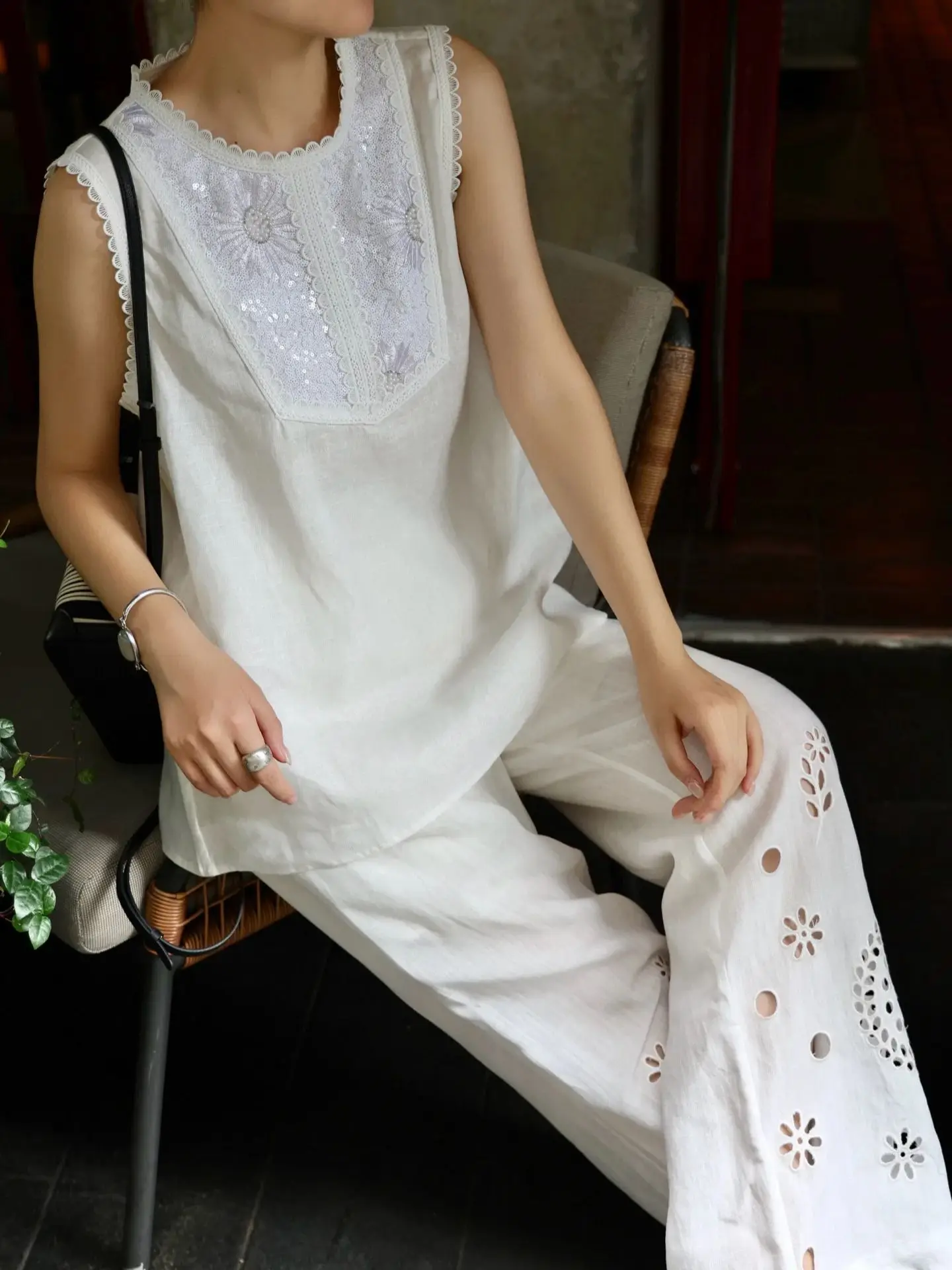 

Women's elegant summer white 100% linen trouser suit